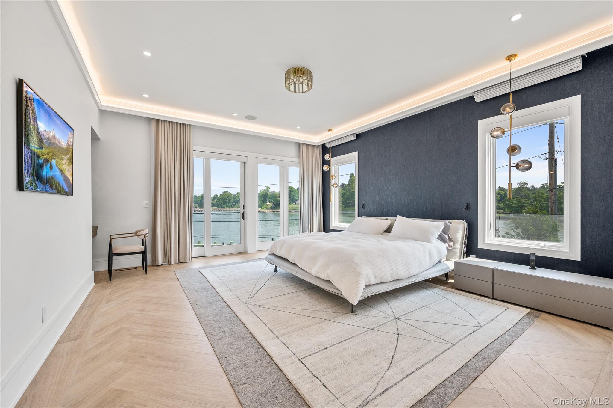 70 Candy Ln, Great Neck, NY 11023