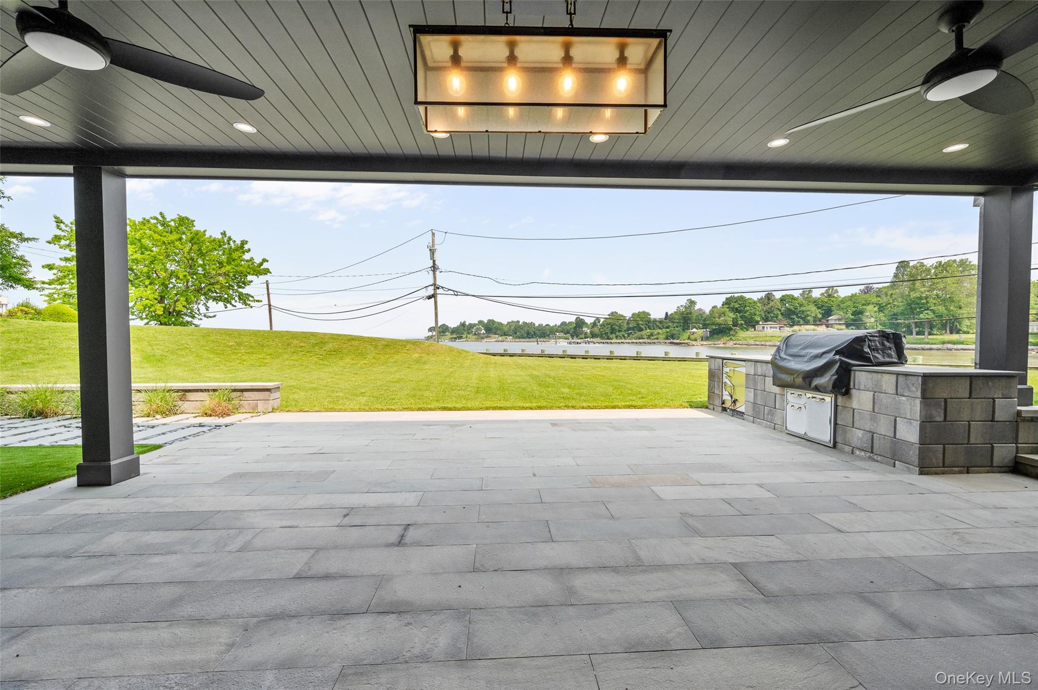 70 Candy Ln, Great Neck, NY 11023