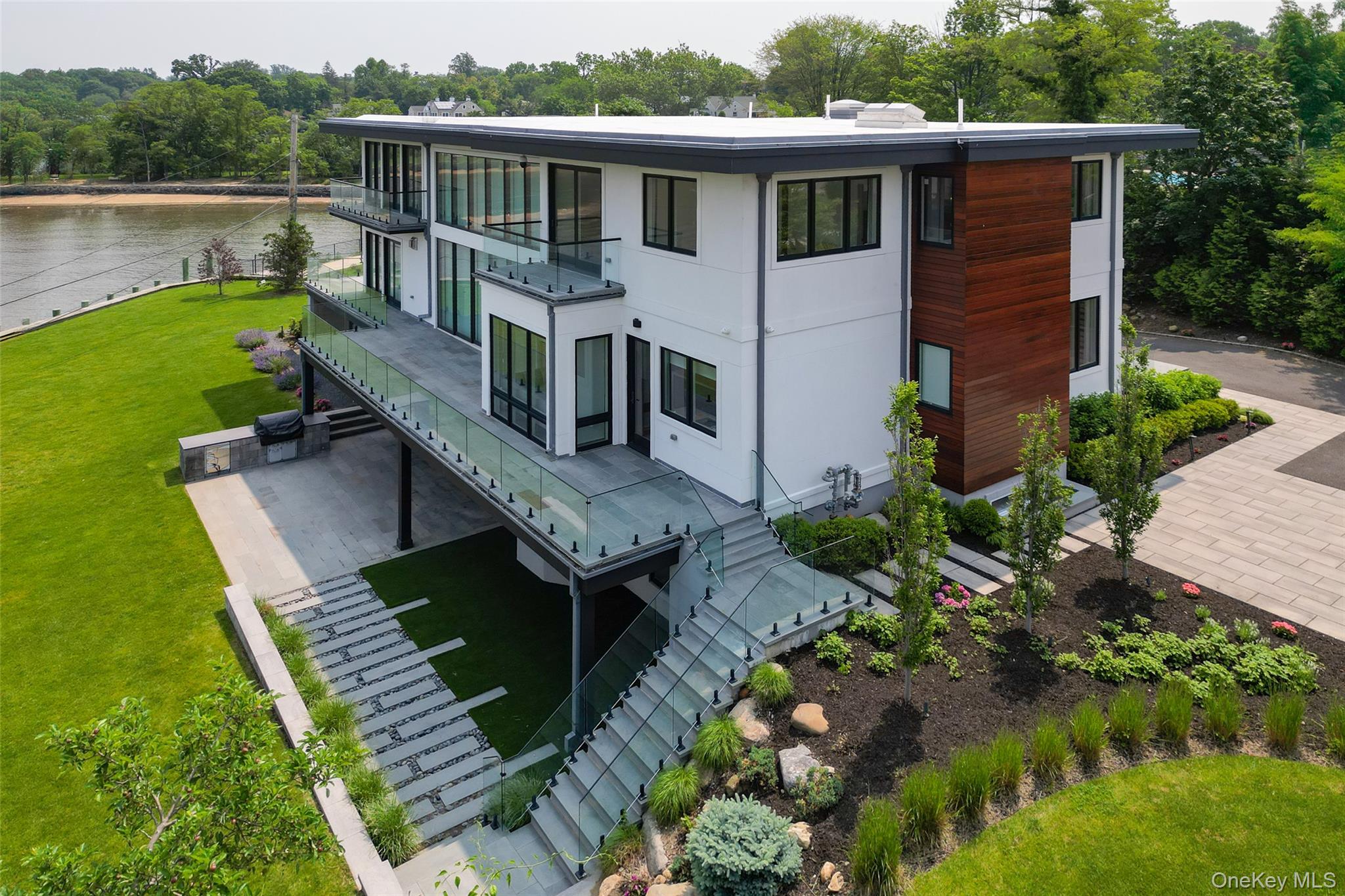 70 Candy Ln, Great Neck, NY 11023