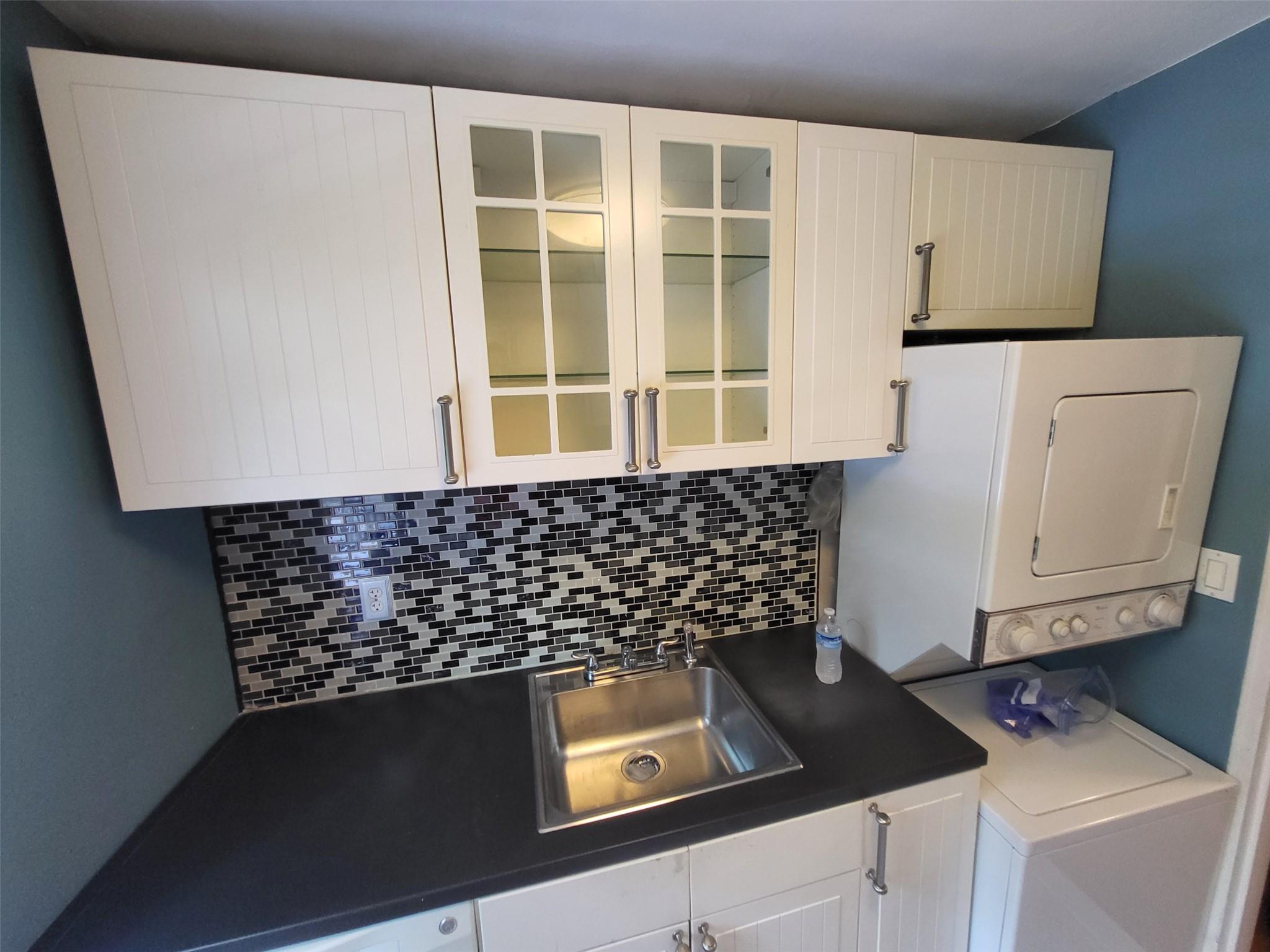 224-23 Kingsbury Avenue # B, Oakland Gardens, NY 11364