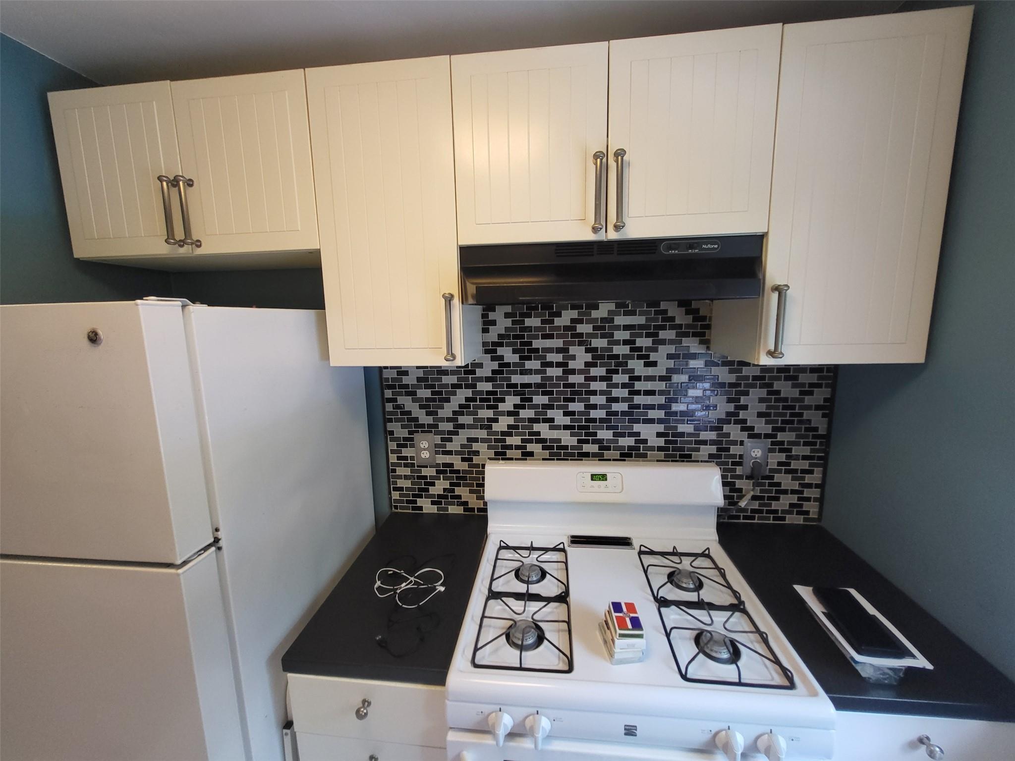 224-23 Kingsbury Avenue # B, Oakland Gardens, NY 11364