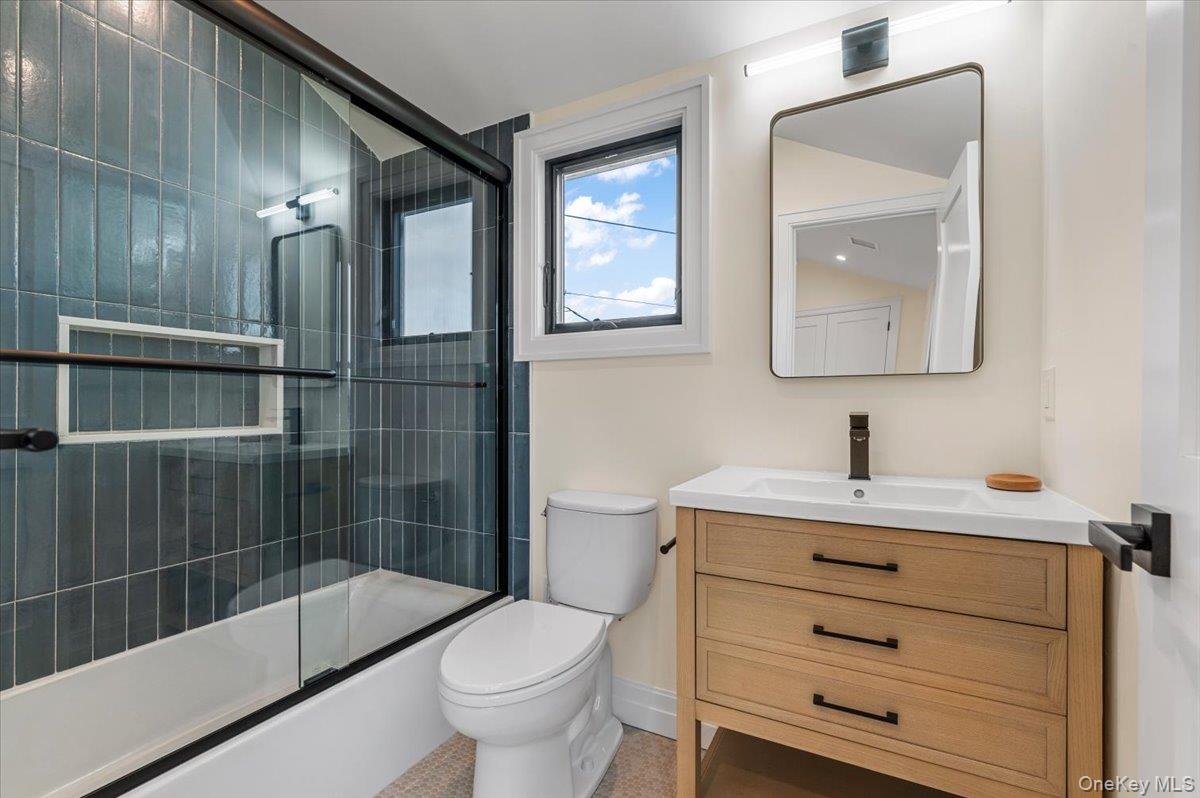 4 Haven Lane, Old Bethpage, NY 11804