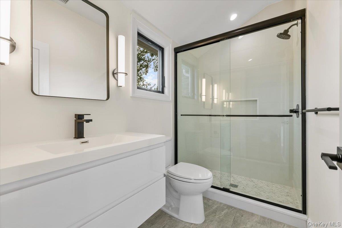 4 Haven Lane, Old Bethpage, NY 11804