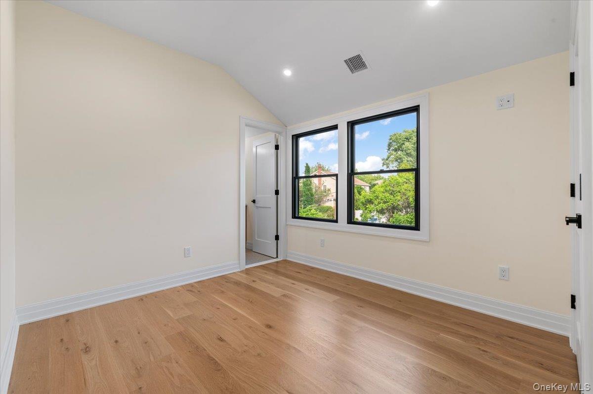 4 Haven Lane, Old Bethpage, NY 11804