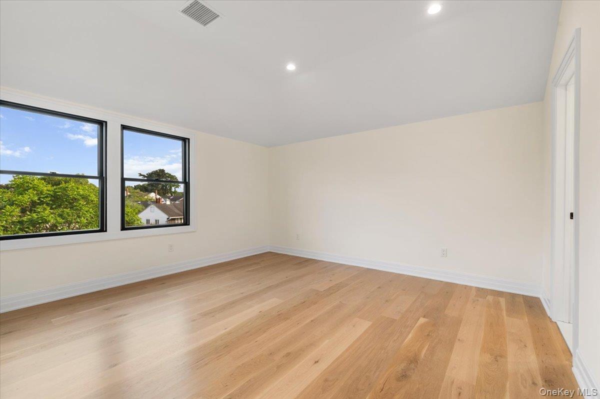 4 Haven Lane, Old Bethpage, NY 11804