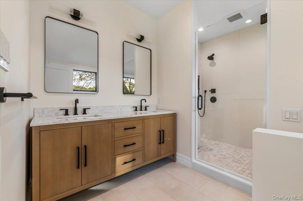 4 Haven Lane, Old Bethpage, NY 11804