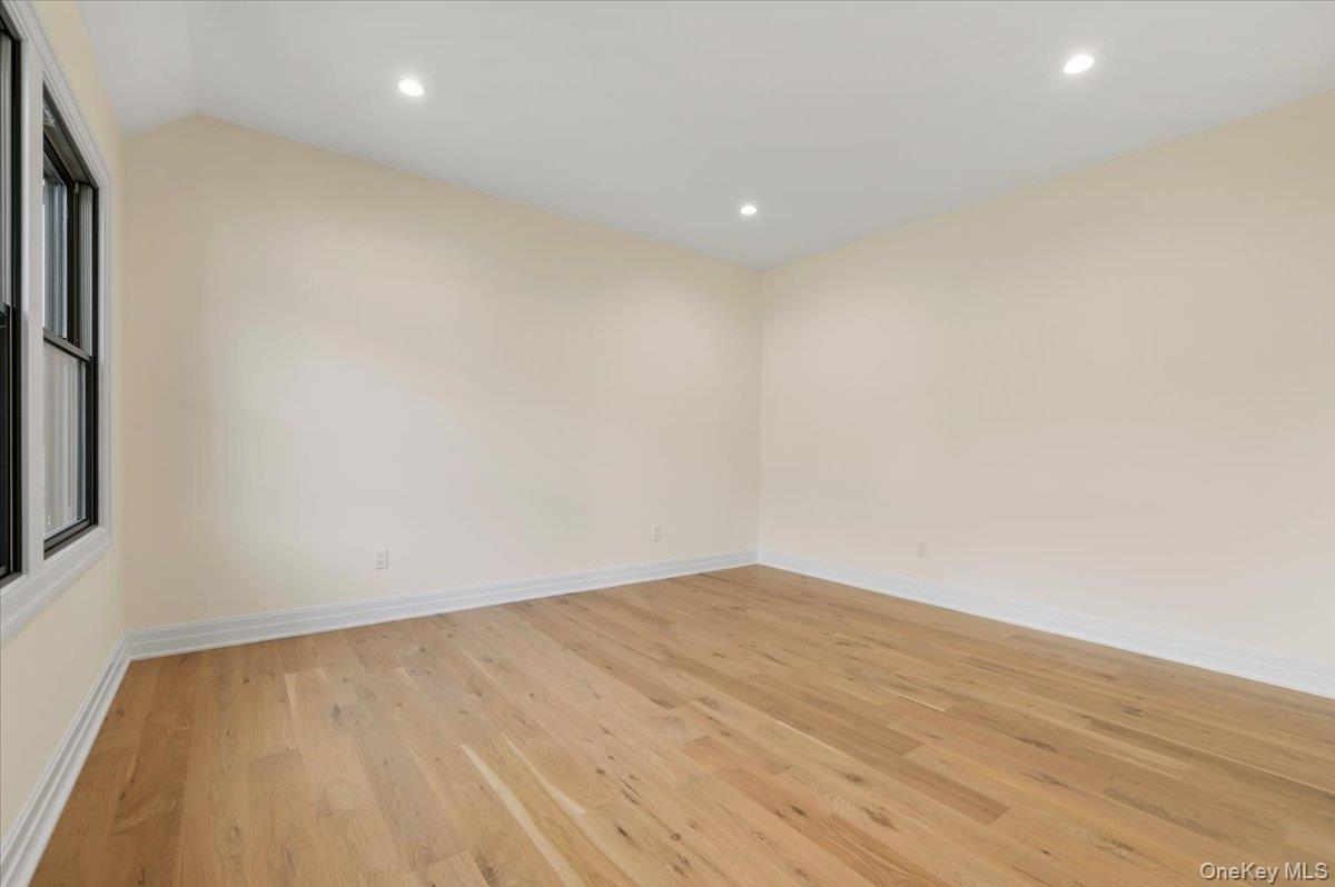 4 Haven Lane, Old Bethpage, NY 11804