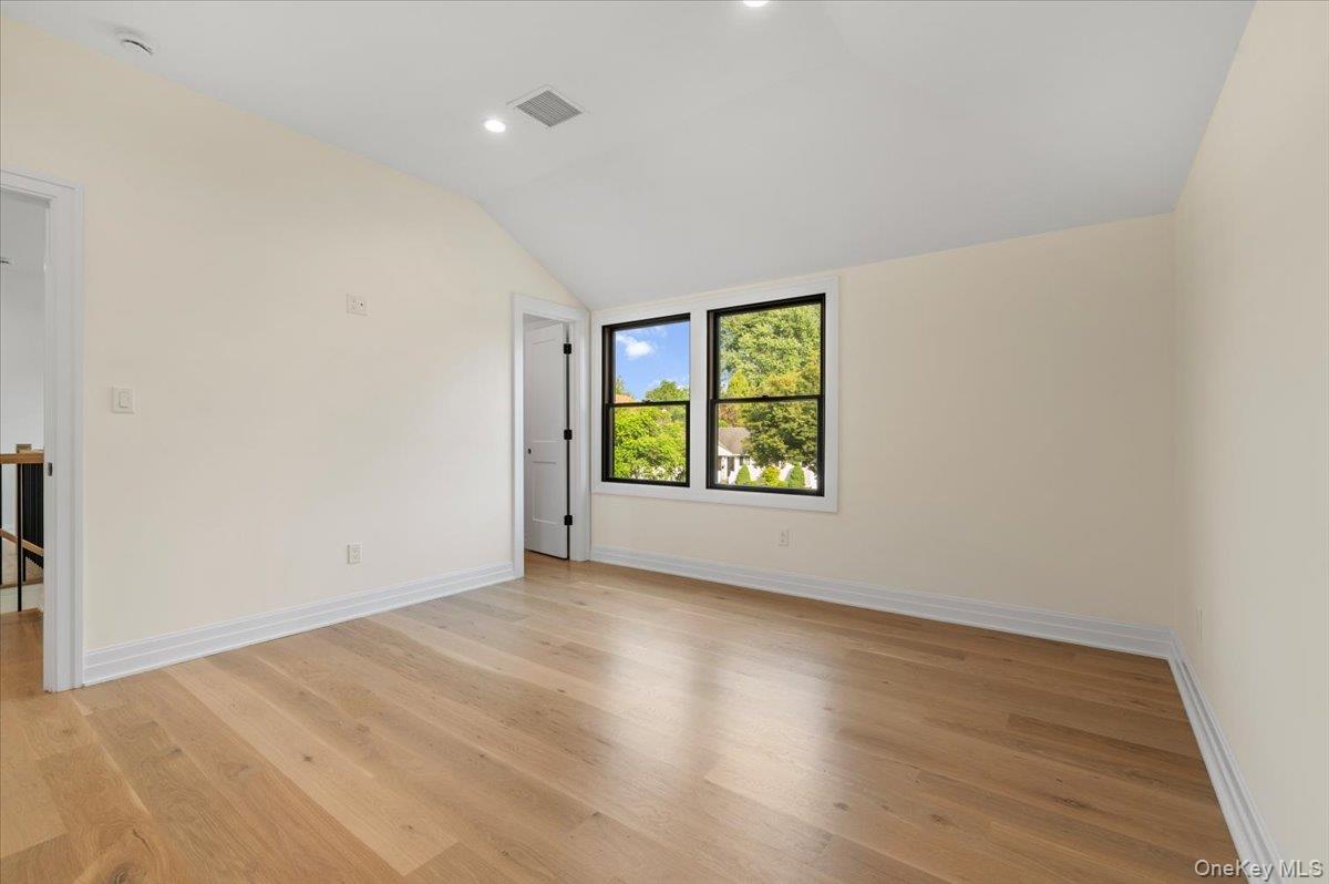 4 Haven Lane, Old Bethpage, NY 11804