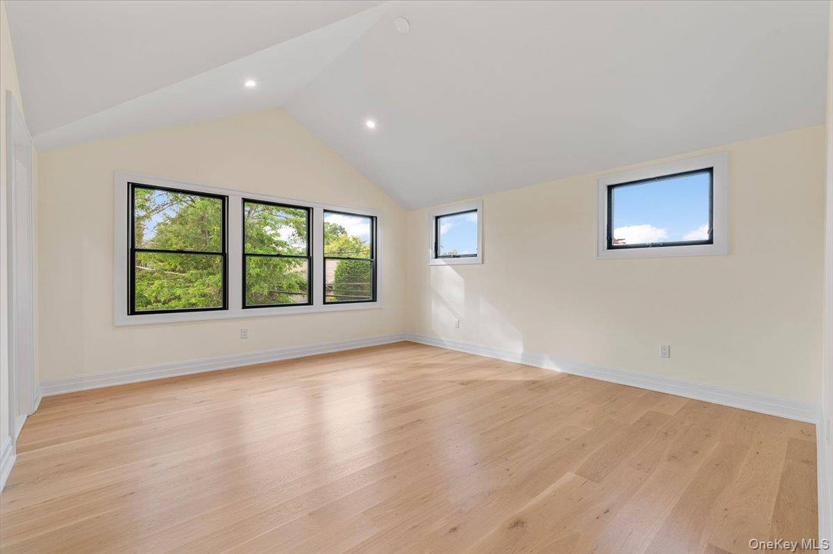 4 Haven Lane, Old Bethpage, NY 11804