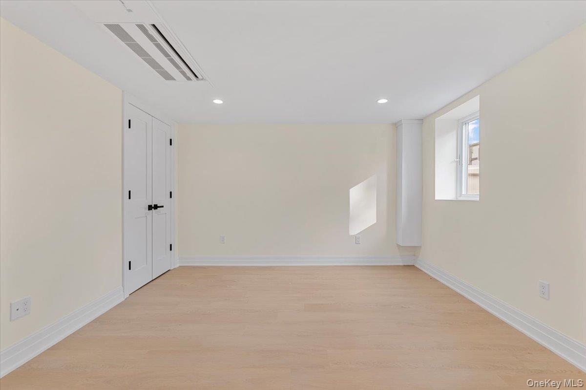 4 Haven Lane, Old Bethpage, NY 11804