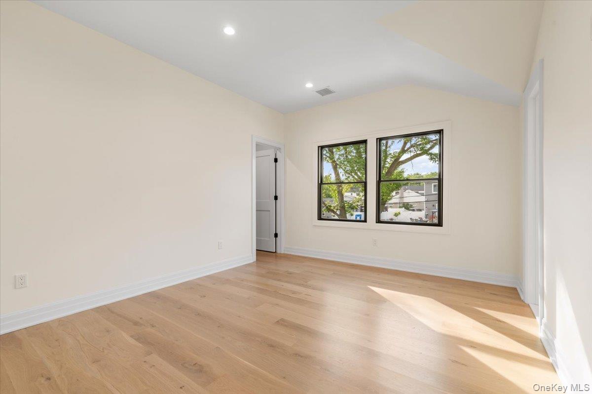 4 Haven Lane, Old Bethpage, NY 11804