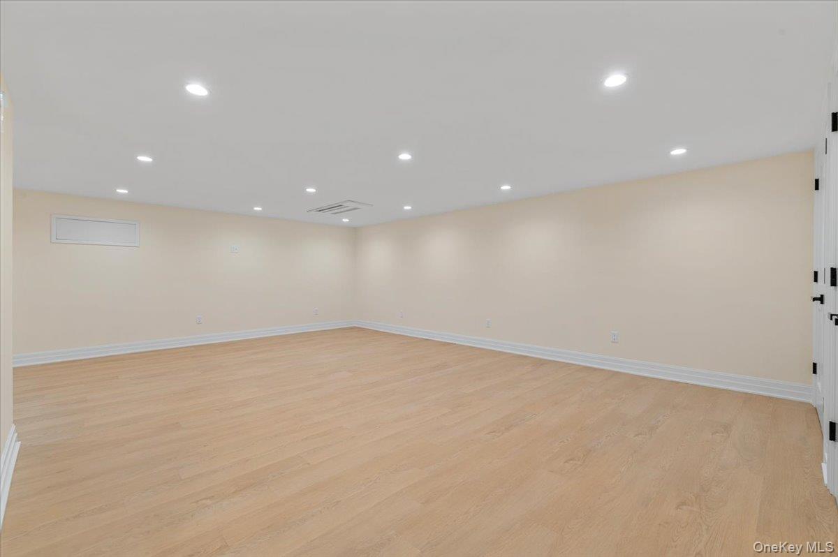 4 Haven Lane, Old Bethpage, NY 11804