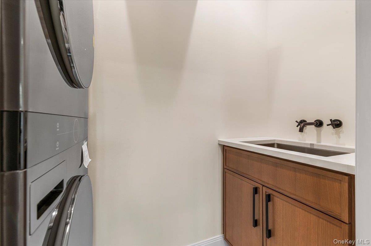 4 Haven Lane, Old Bethpage, NY 11804