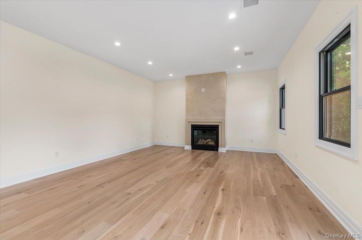 4 Haven Lane, Old Bethpage, NY 11804