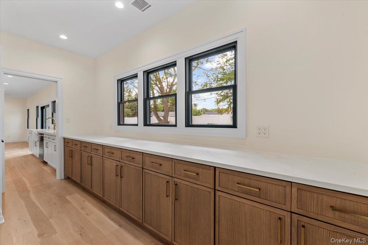 4 Haven Lane, Old Bethpage, NY 11804