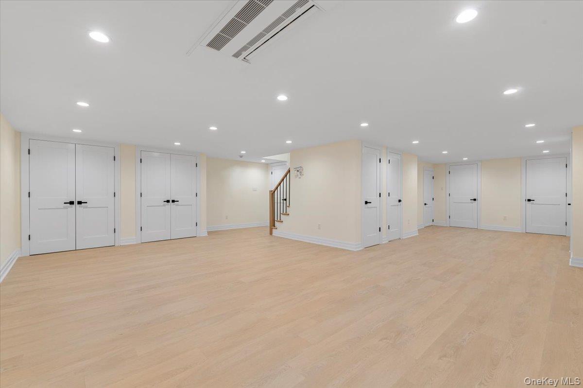 4 Haven Lane, Old Bethpage, NY 11804