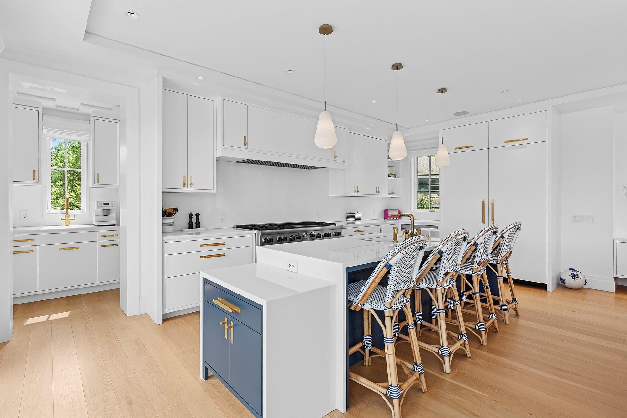 801 Montauk Highway, Westhampton Beach, NY 11978