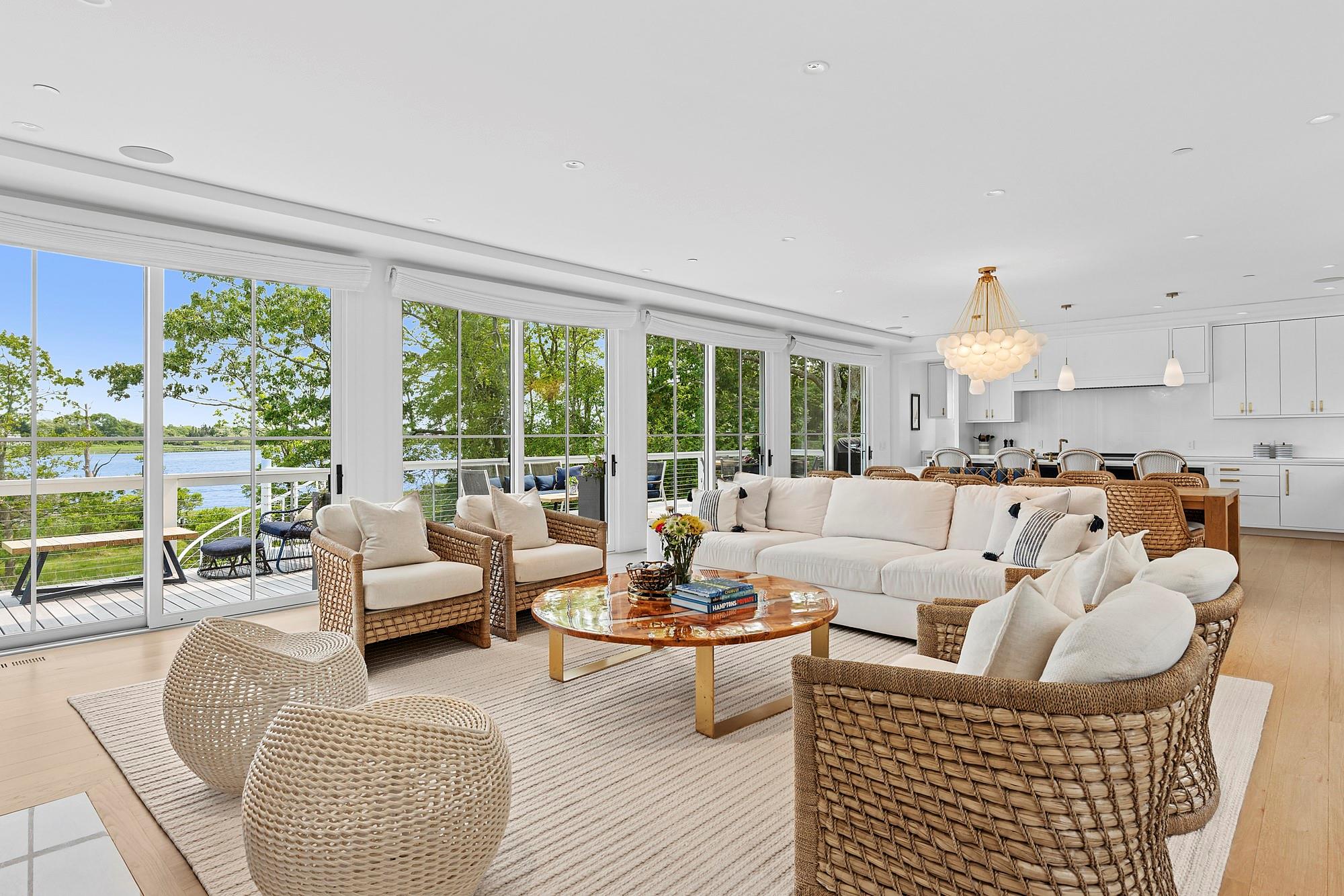 801 Montauk Highway, Westhampton Beach, NY 11978