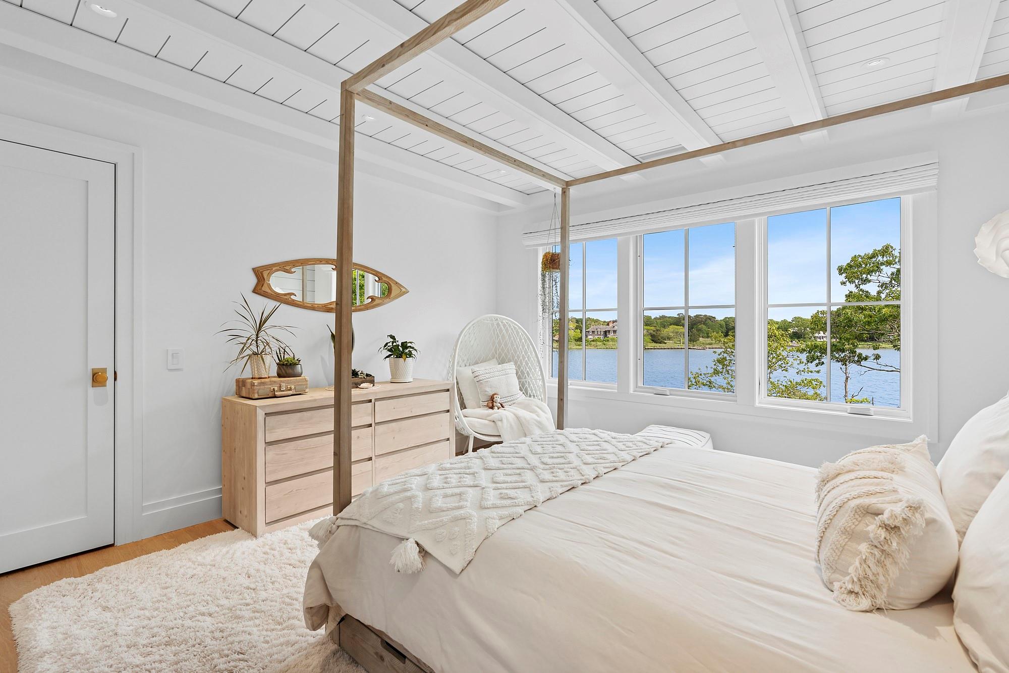 801 Montauk Highway, Westhampton Beach, NY 11978