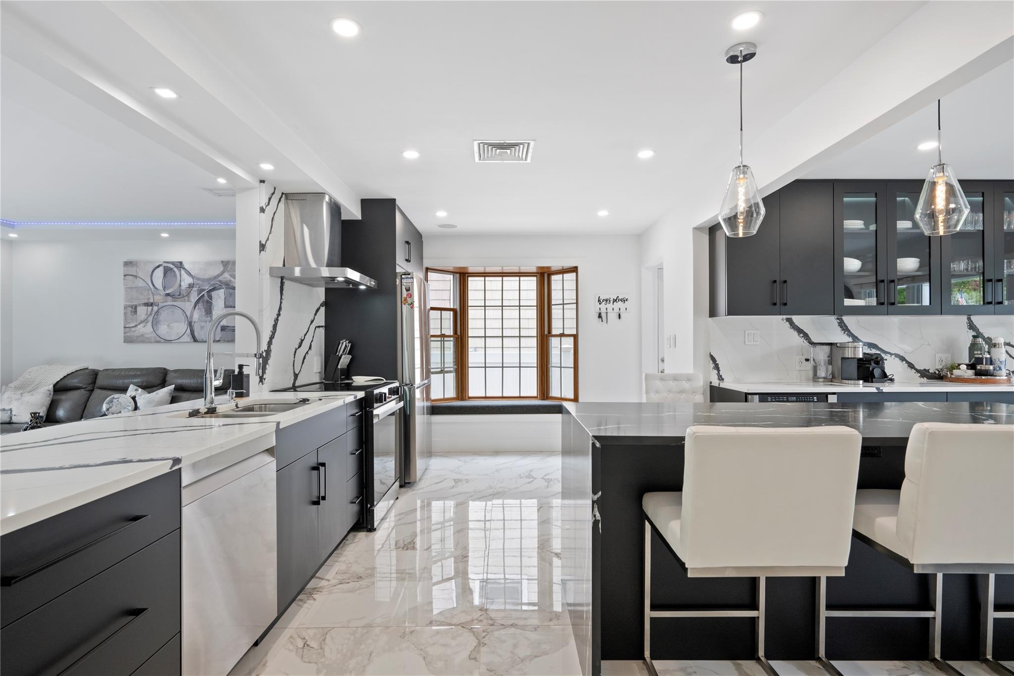 1 Bennett Avenue, Huntington, NY 11746