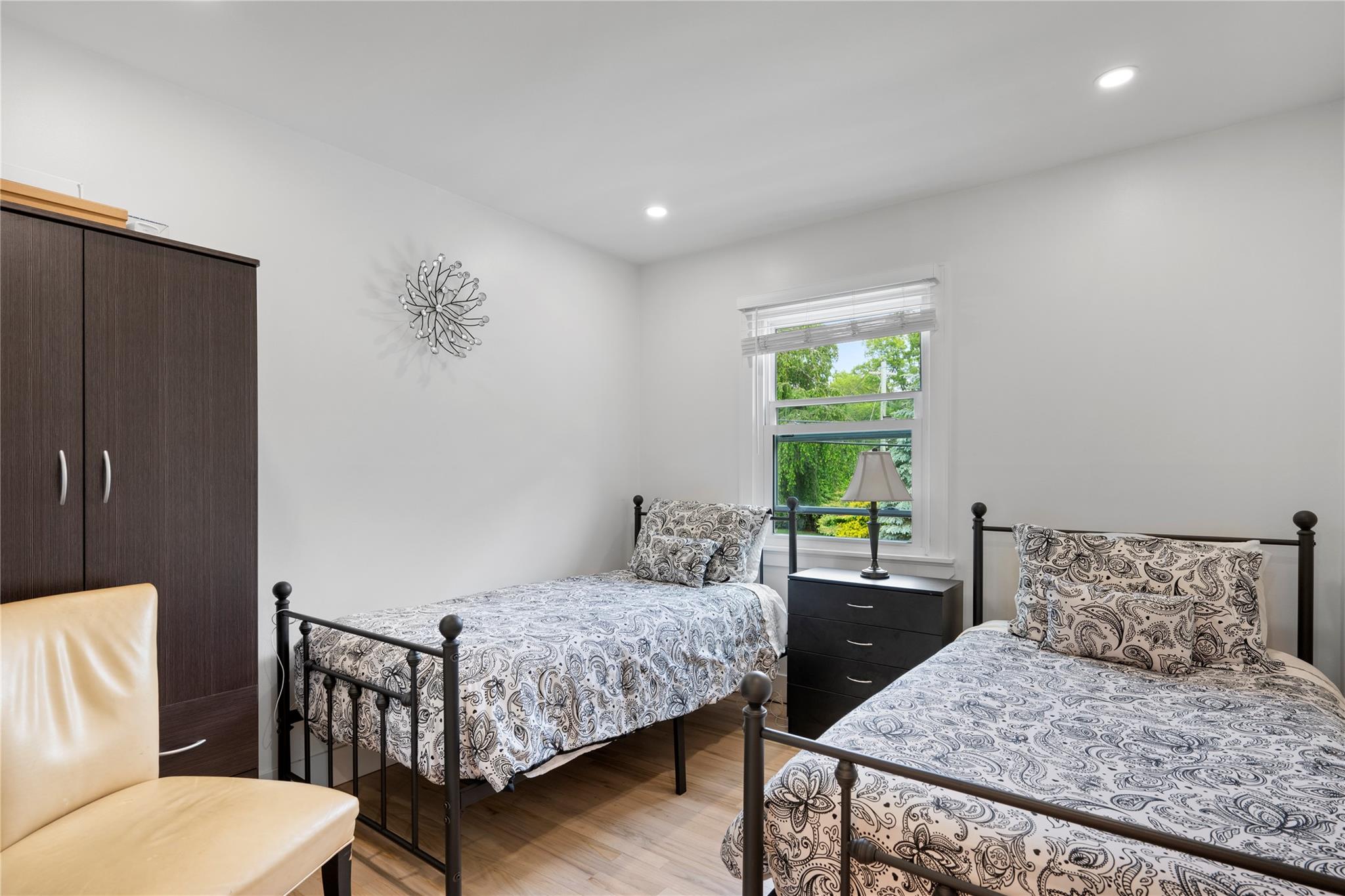 1 Bennett Avenue, Huntington, NY 11746