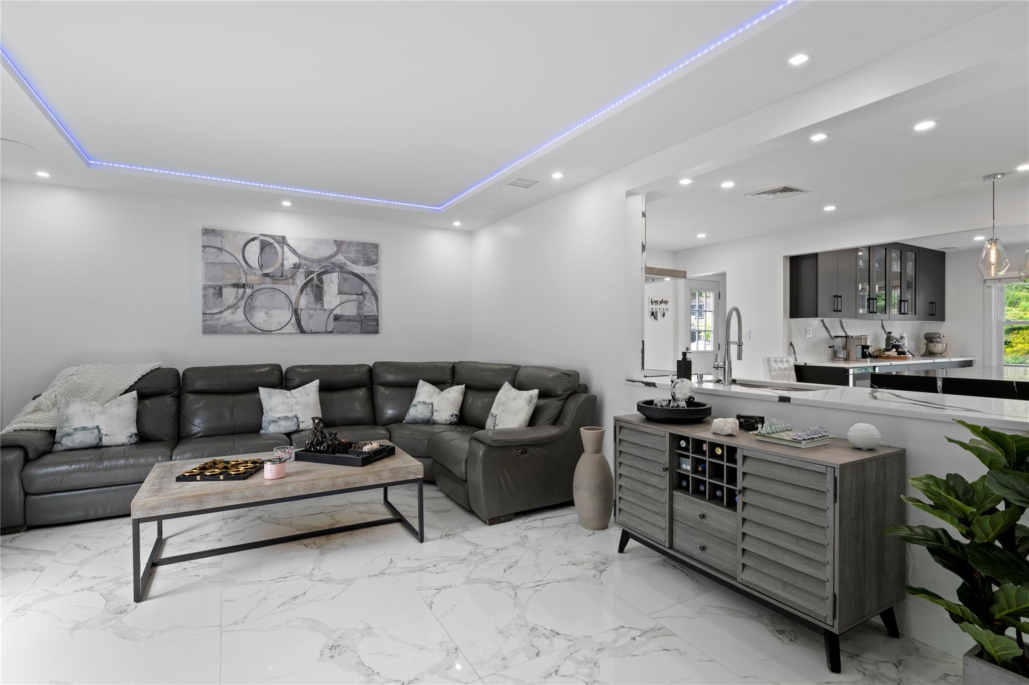 1 Bennett Avenue, Huntington, NY 11746