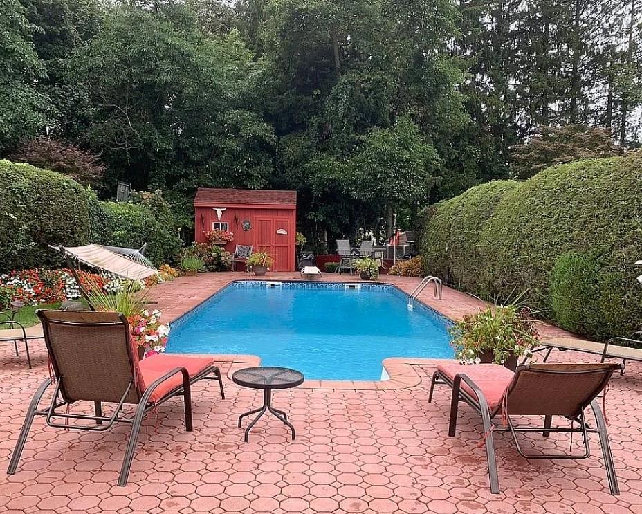 1 Bennett Avenue, Huntington, NY 11746