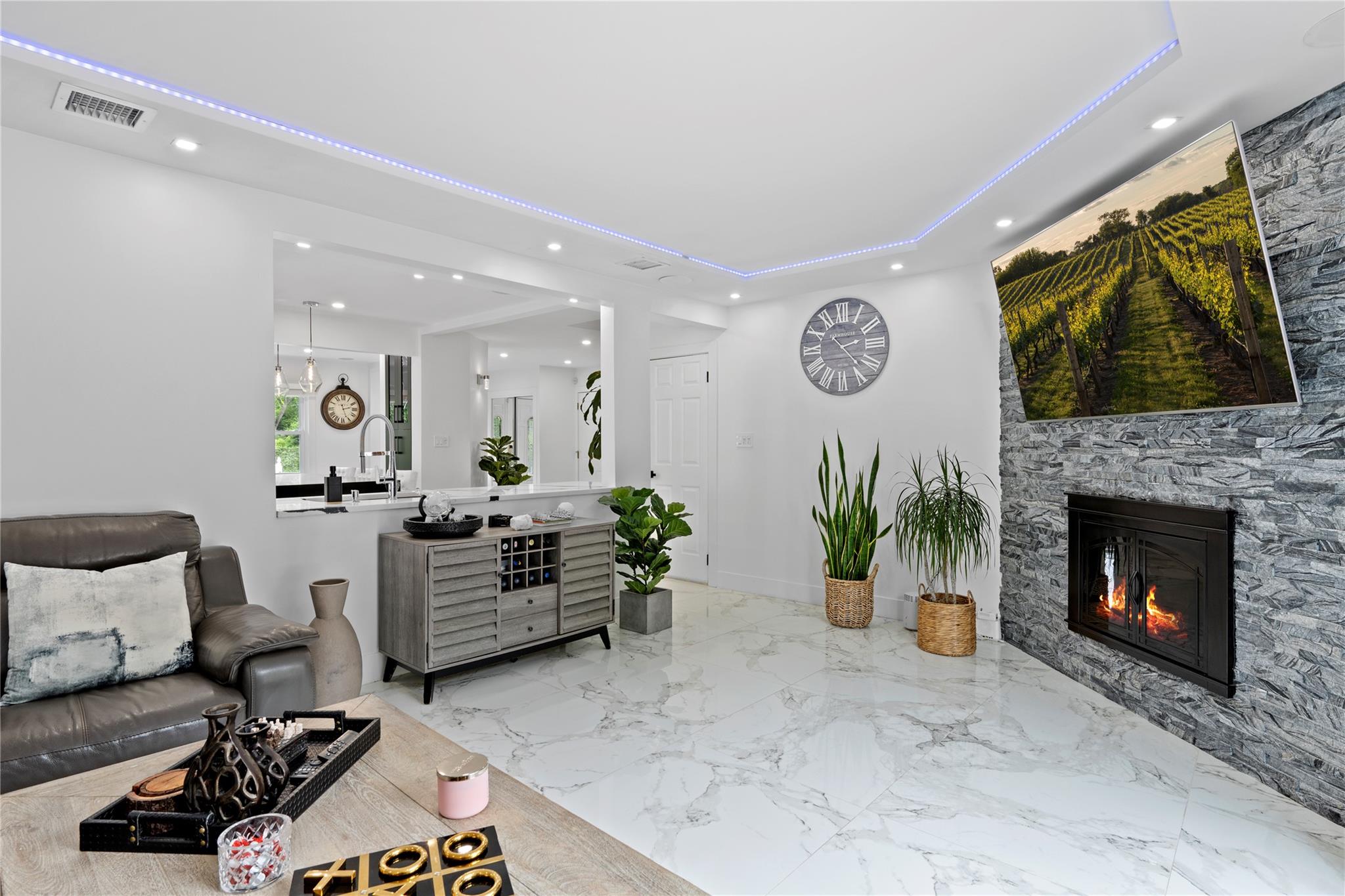 1 Bennett Avenue, Huntington, NY 11746