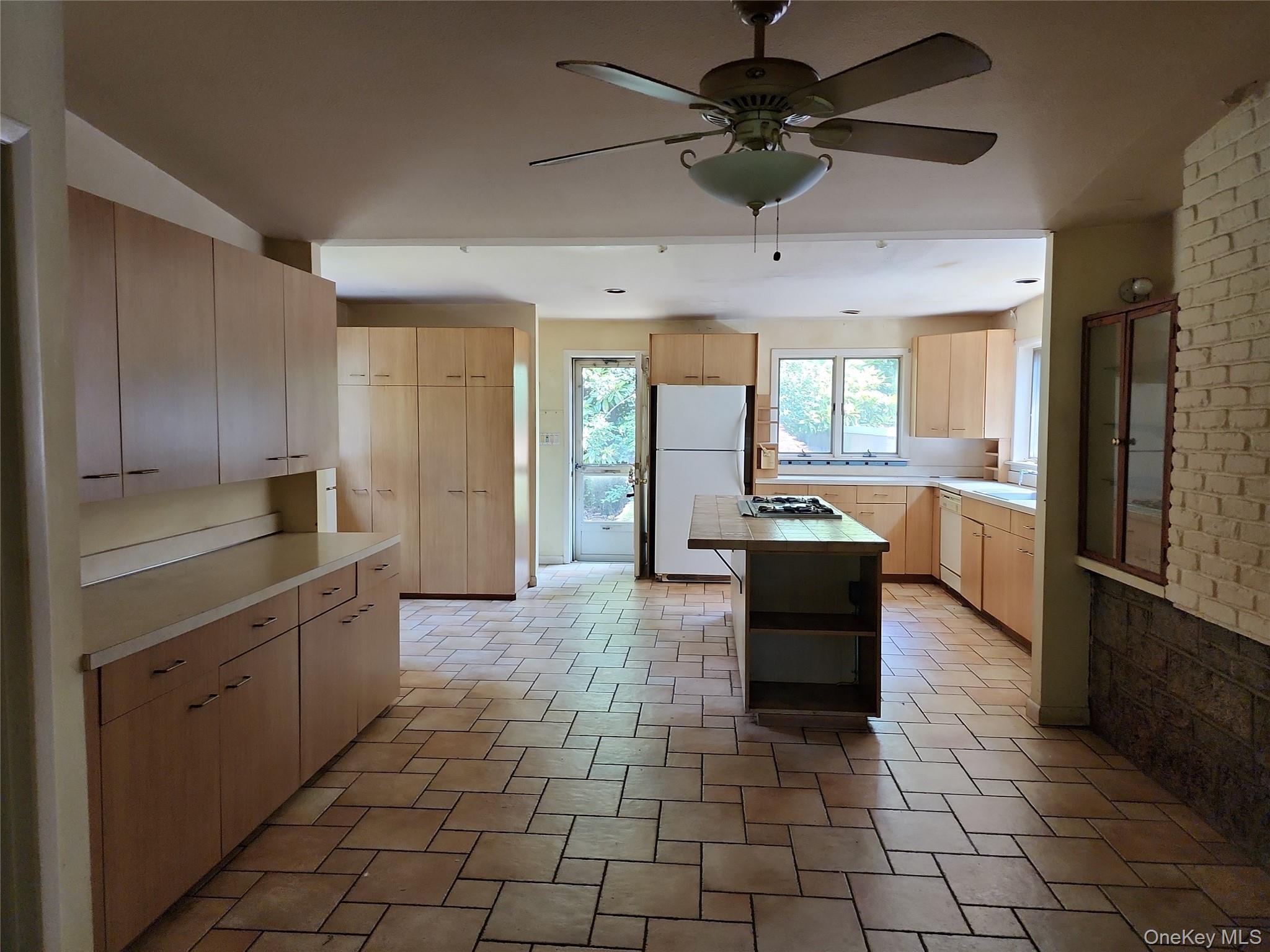 2 High Pine, Glen Cove, NY 11542