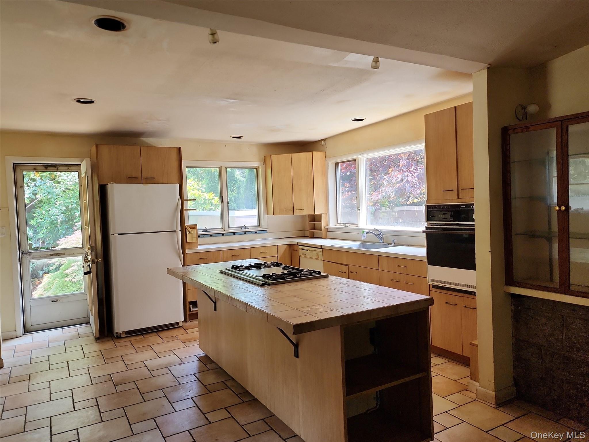 2 High Pine, Glen Cove, NY 11542