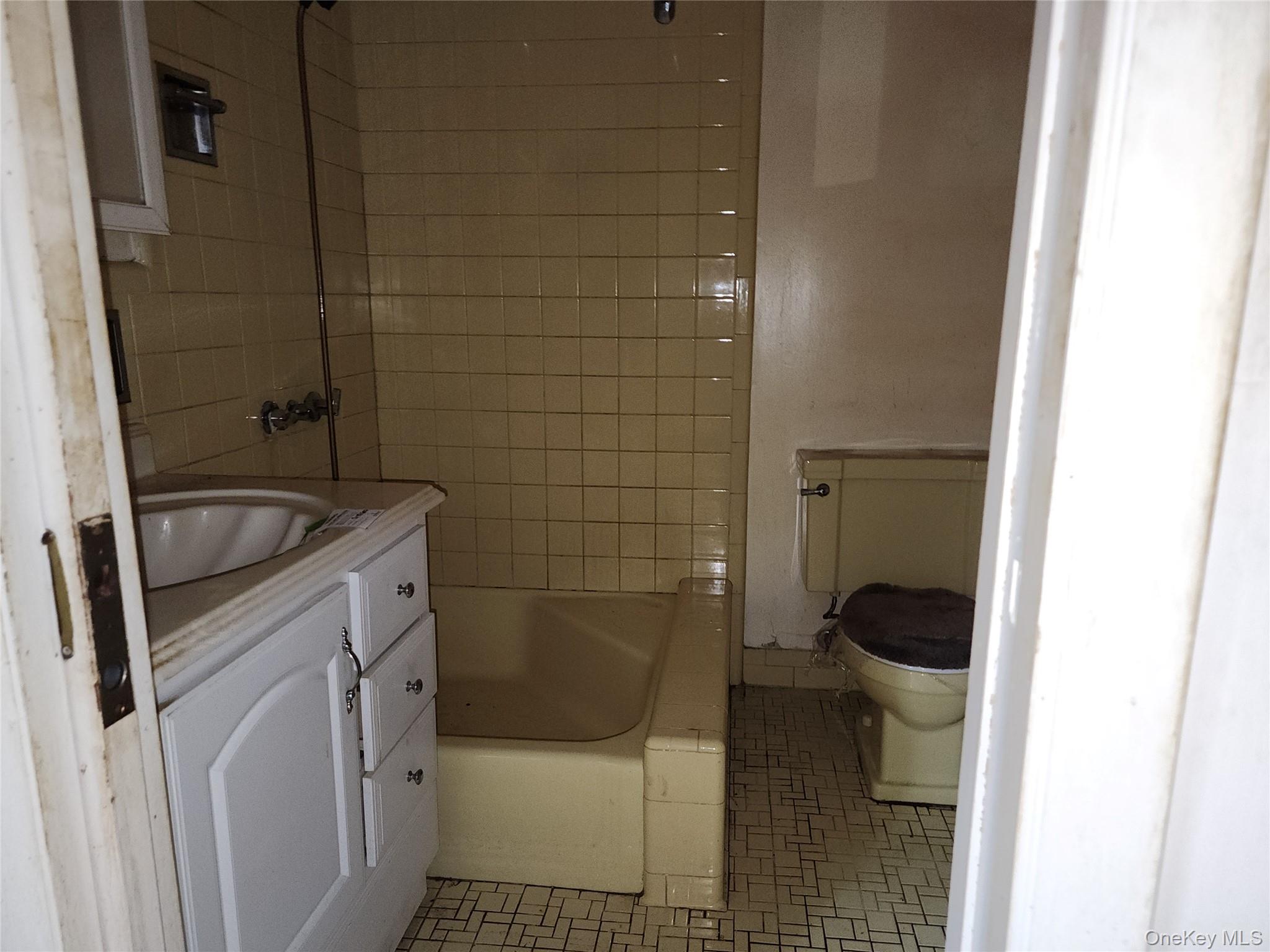 2 High Pine, Glen Cove, NY 11542