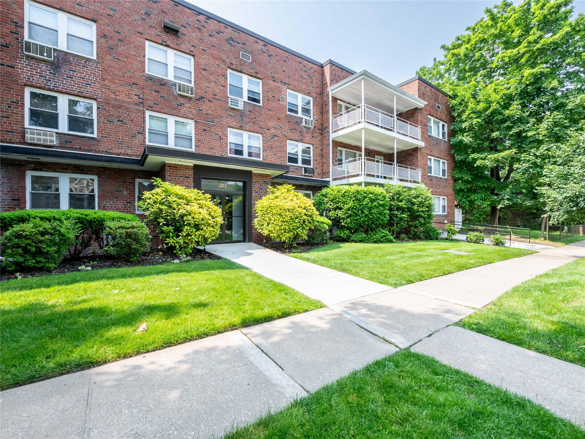 20 Hillpark # 1G, Great Neck, NY 11021