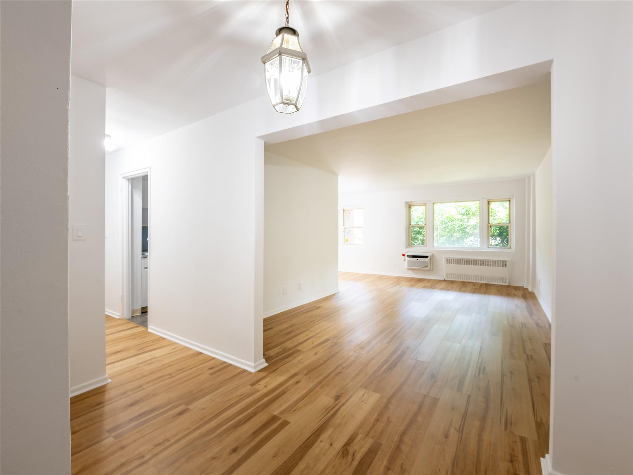 20 Hillpark # 1G, Great Neck, NY 11021