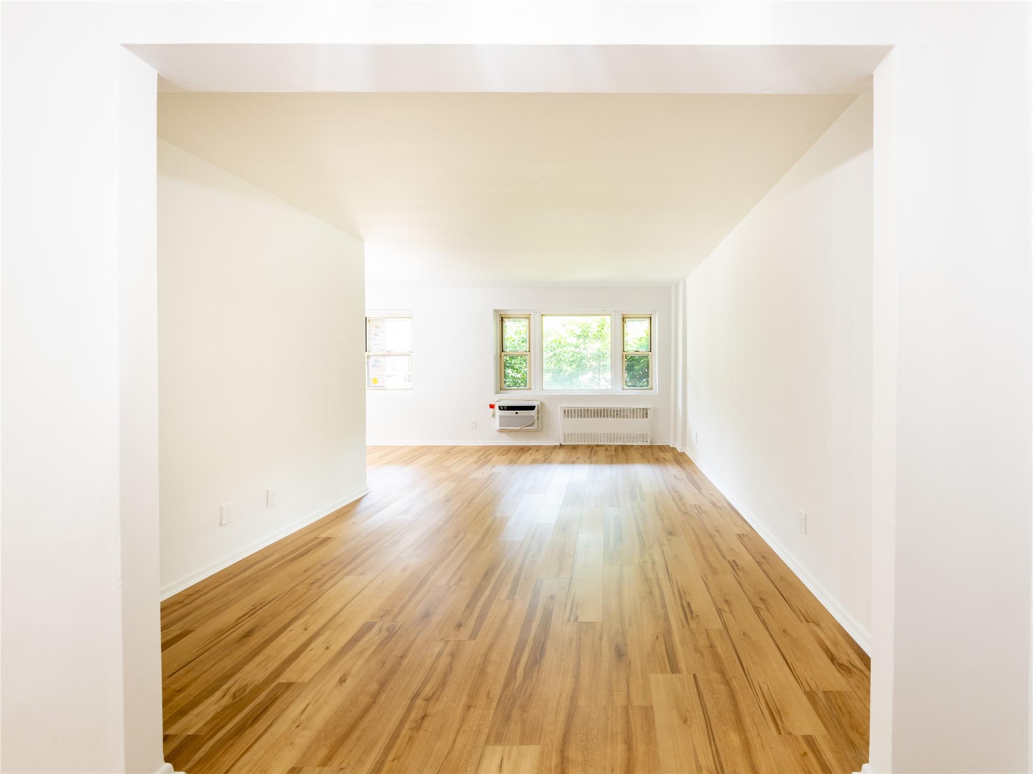 20 Hillpark # 1G, Great Neck, NY 11021