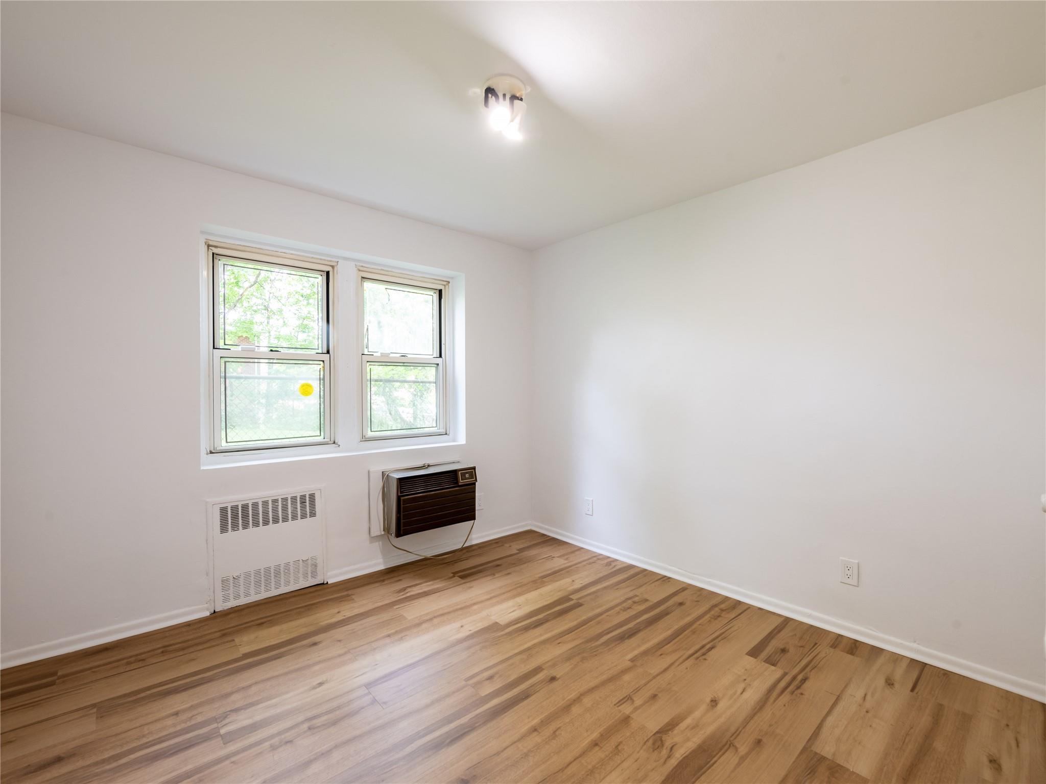 20 Hillpark # 1G, Great Neck, NY 11021