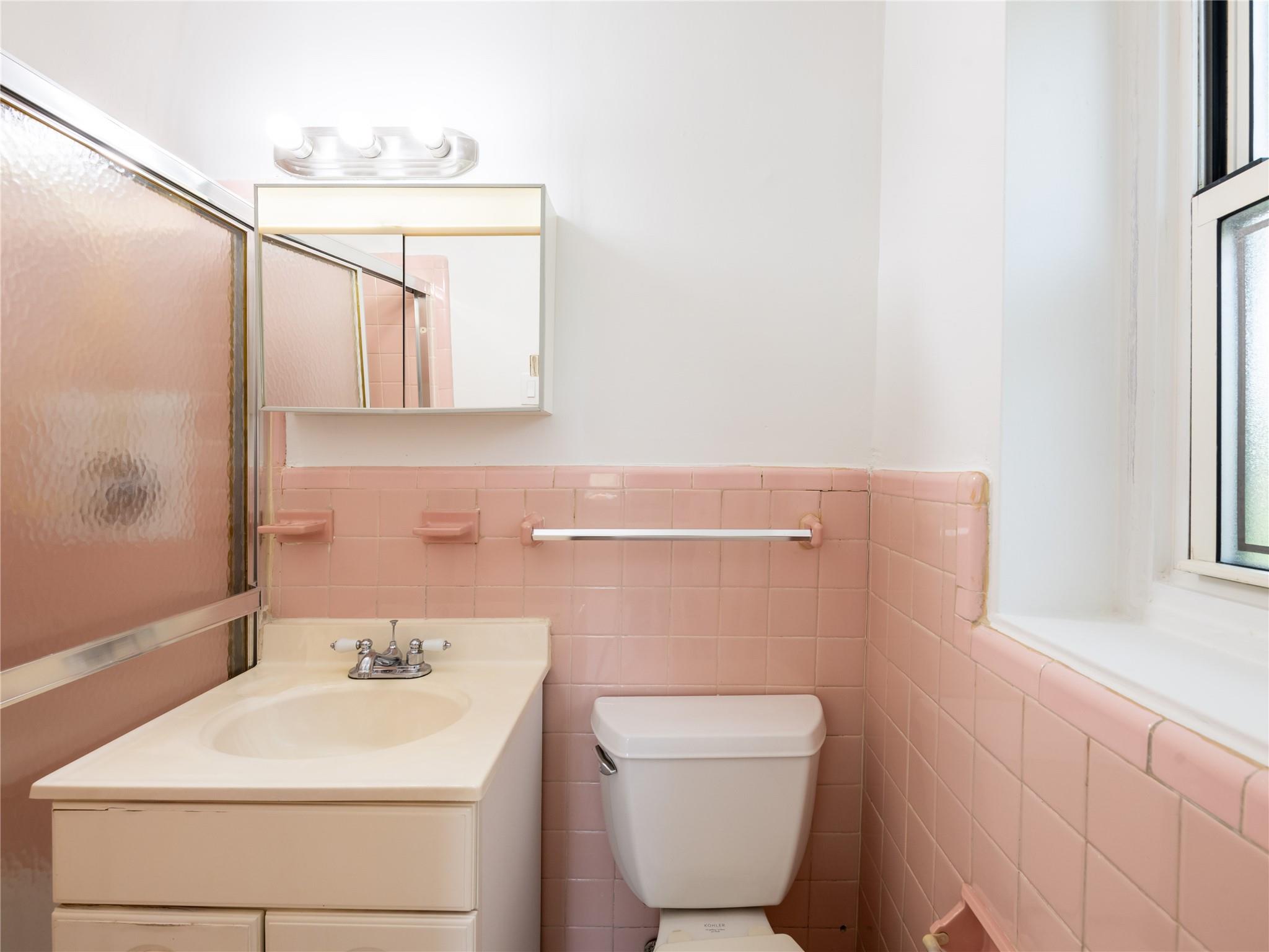 20 Hillpark # 1G, Great Neck, NY 11021