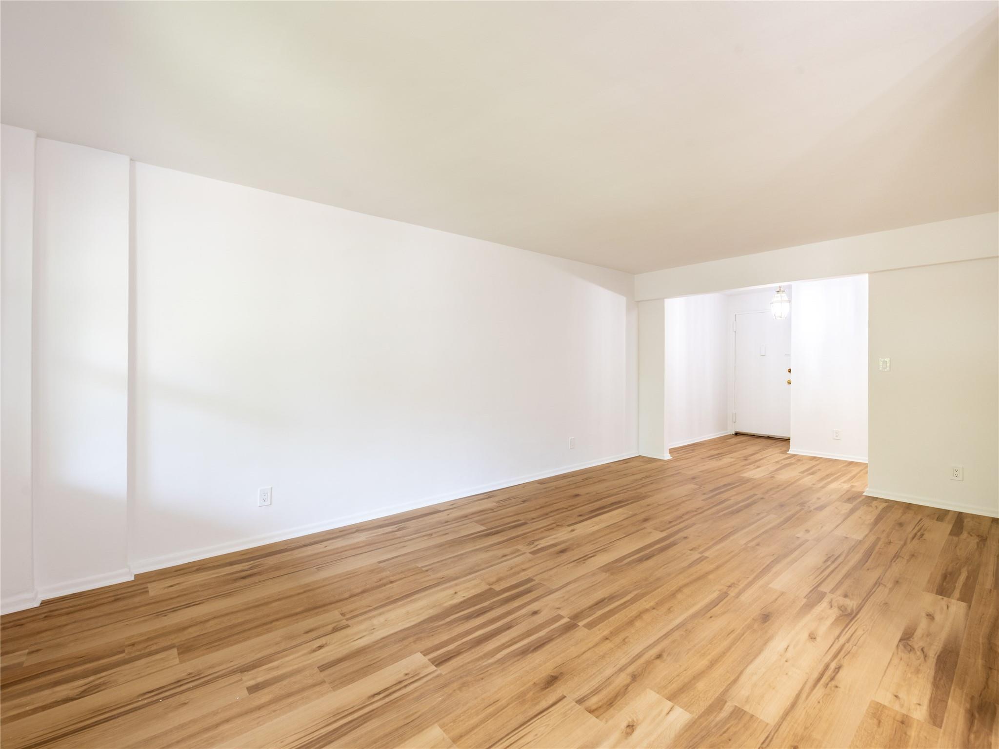 20 Hillpark # 1G, Great Neck, NY 11021