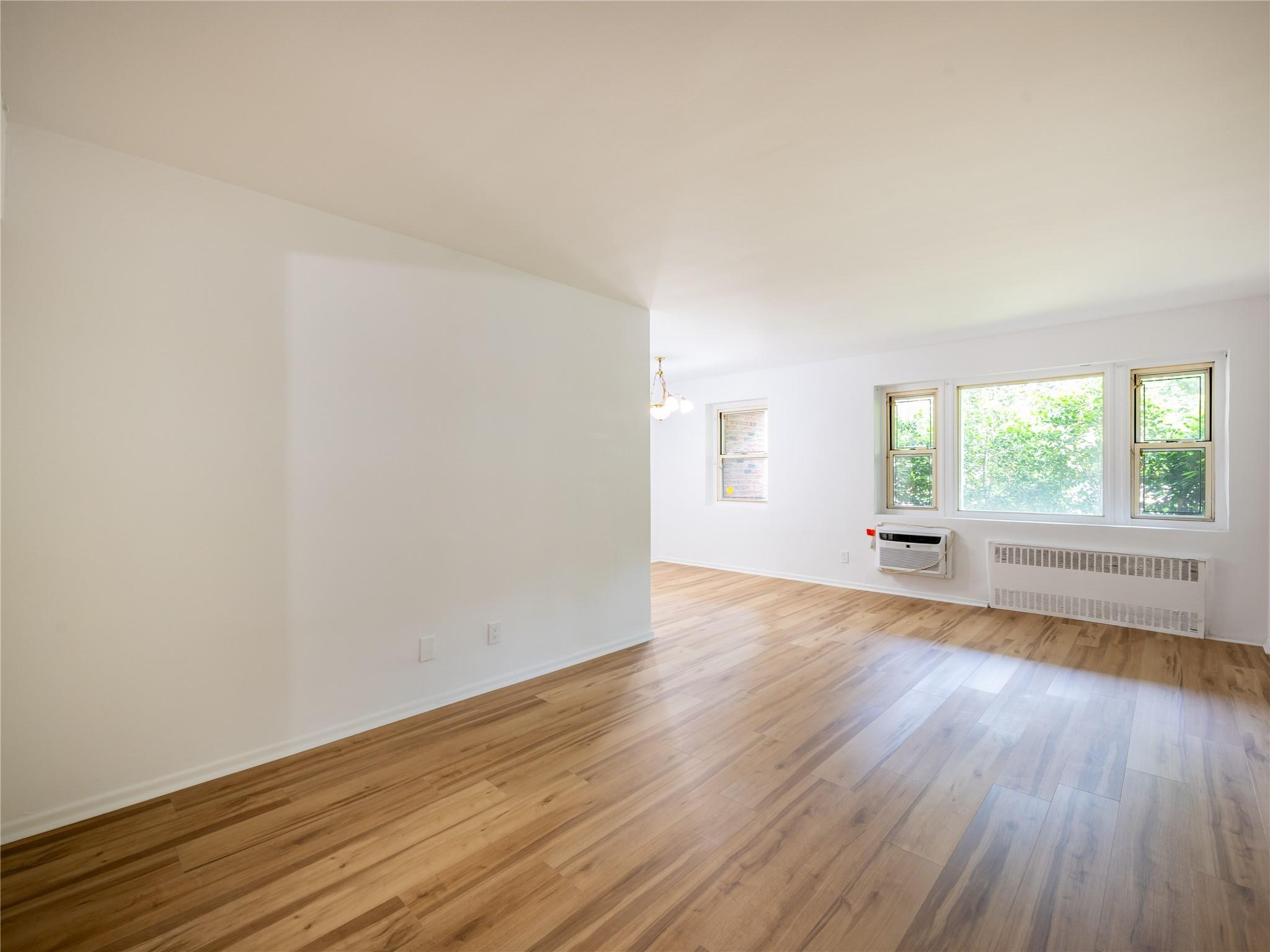 20 Hillpark # 1G, Great Neck, NY 11021