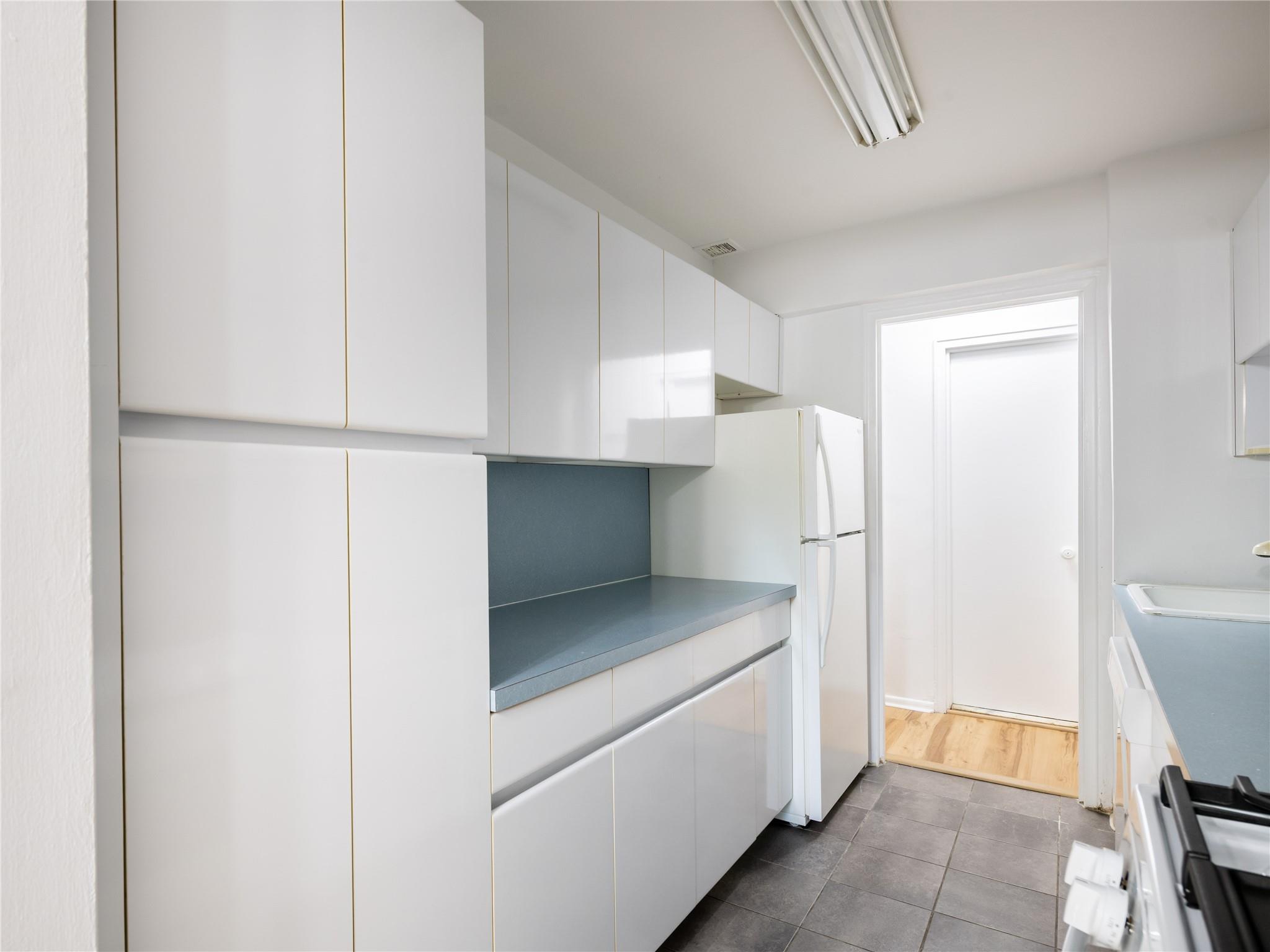 20 Hillpark # 1G, Great Neck, NY 11021