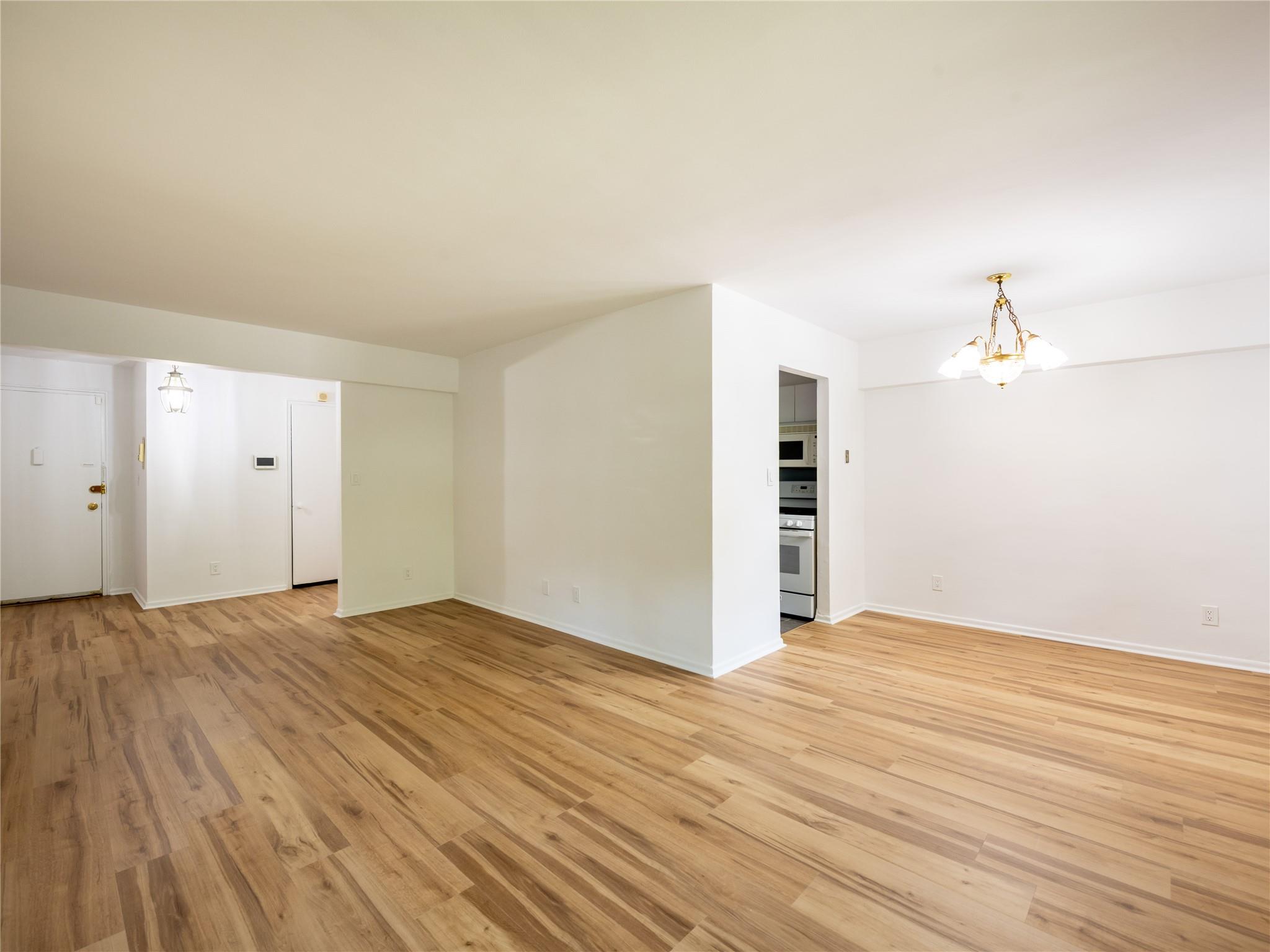 20 Hillpark # 1G, Great Neck, NY 11021