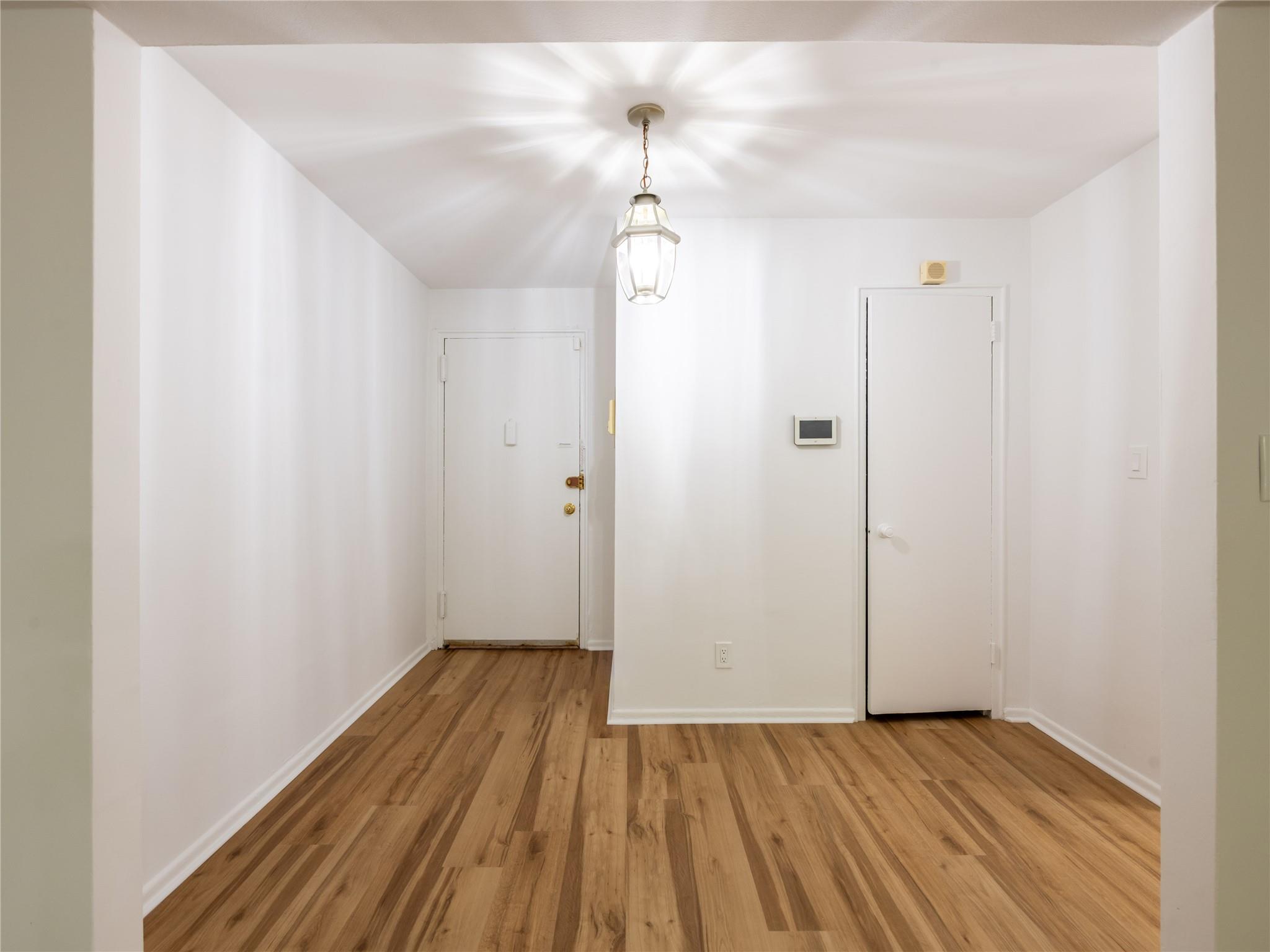 20 Hillpark # 1G, Great Neck, NY 11021