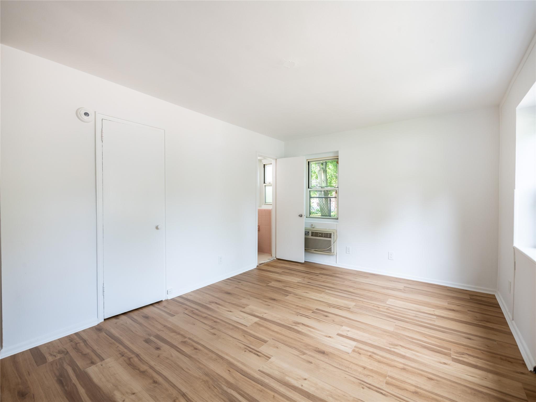 20 Hillpark # 1G, Great Neck, NY 11021