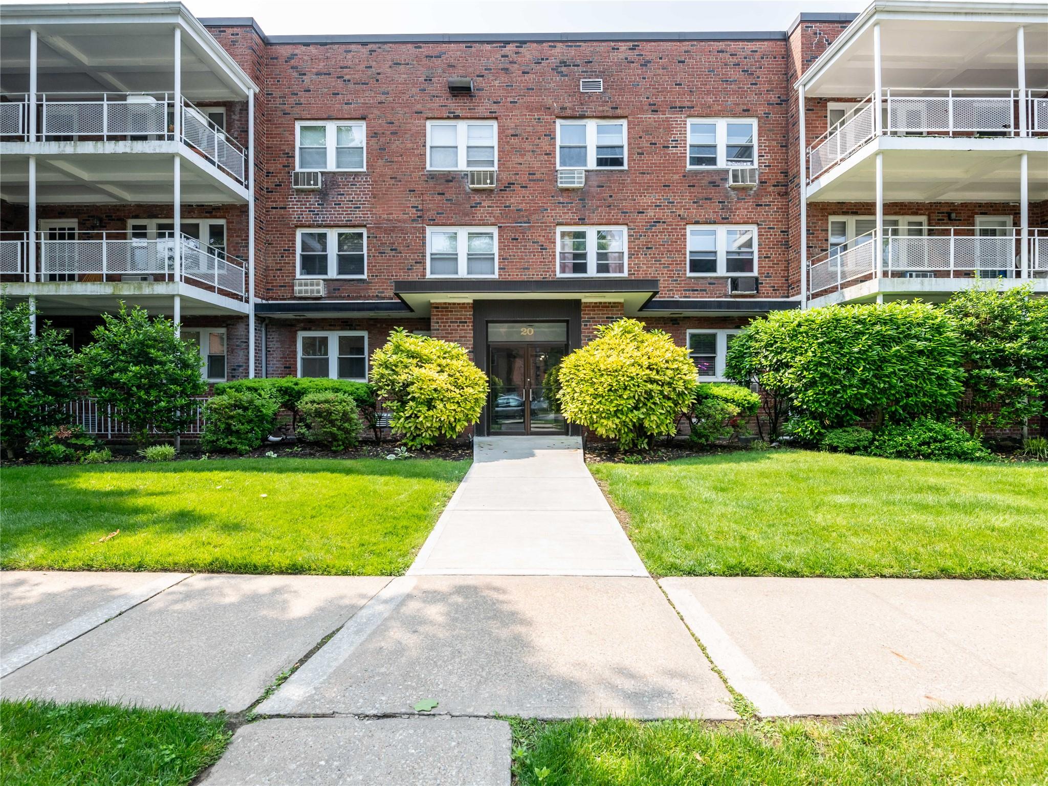 20 Hillpark # 1G, Great Neck, NY 11021