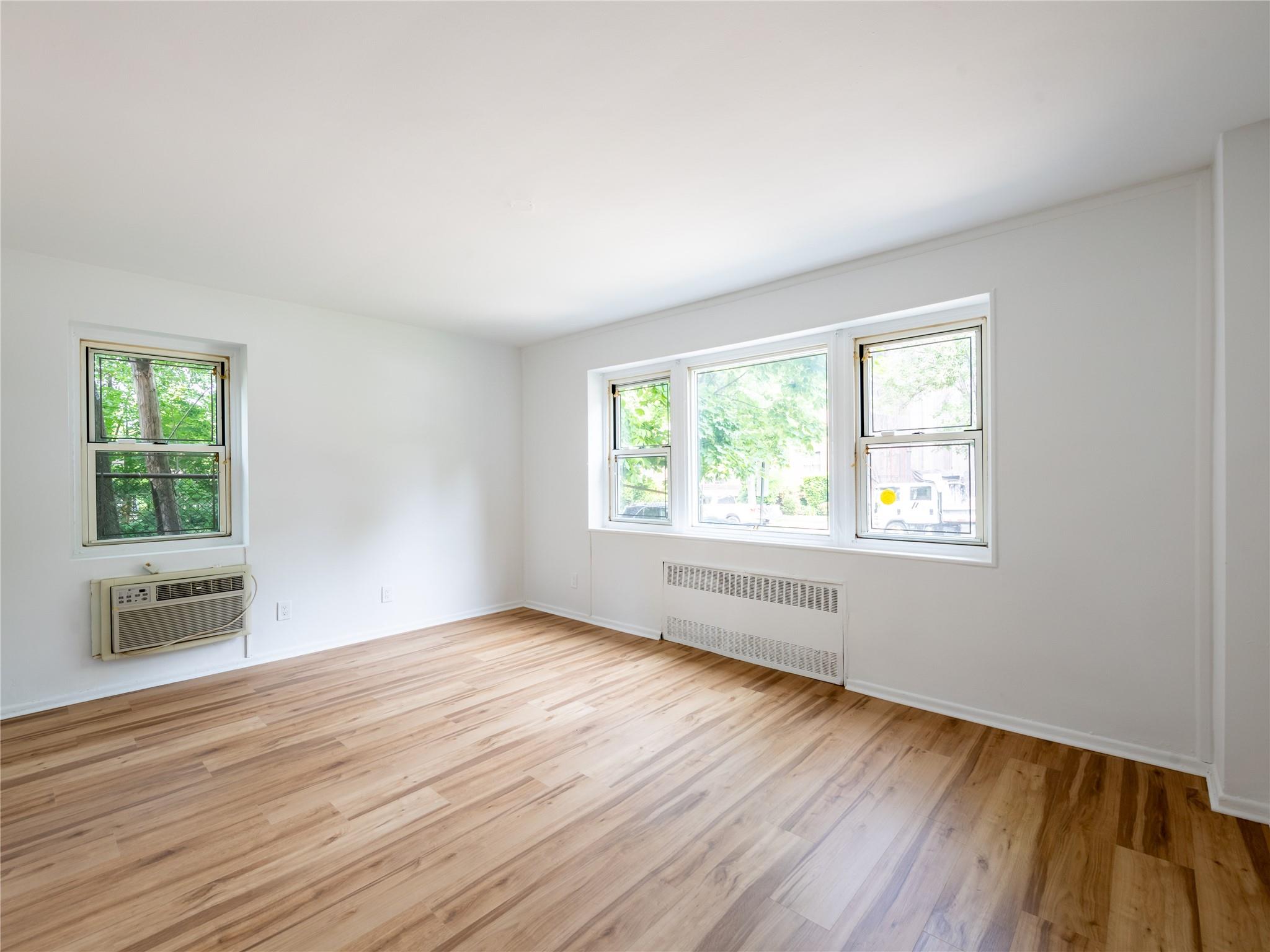 20 Hillpark # 1G, Great Neck, NY 11021