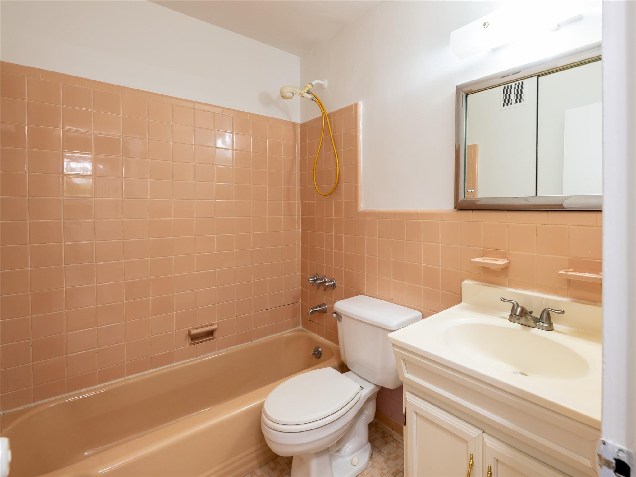 20 Hillpark # 1G, Great Neck, NY 11021