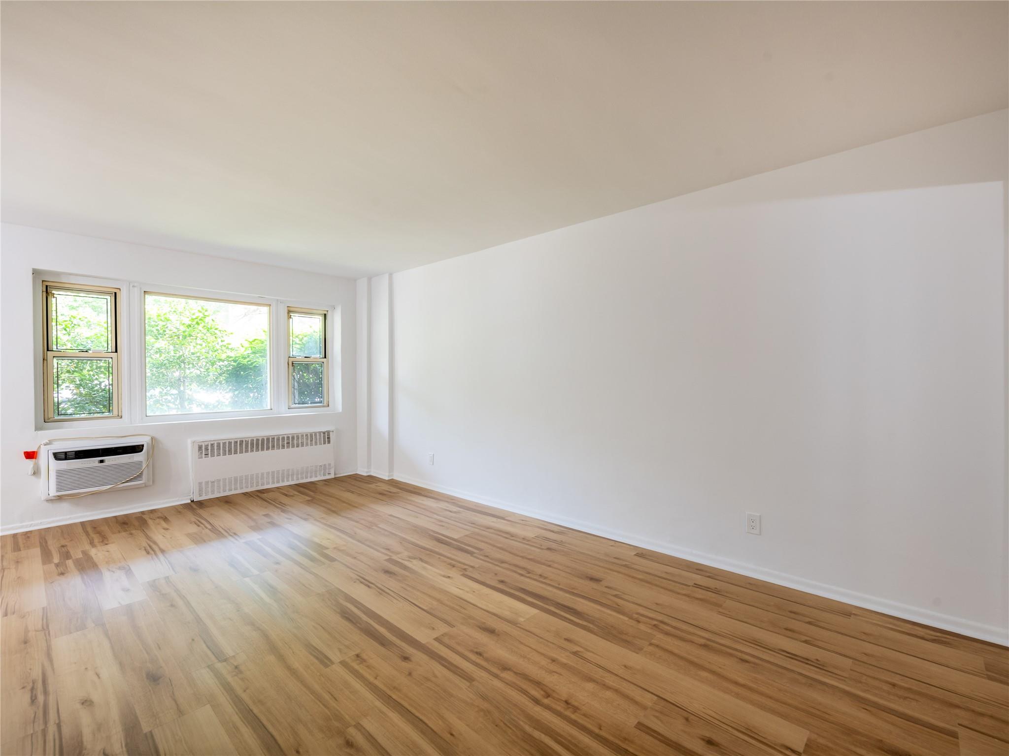 20 Hillpark # 1G, Great Neck, NY 11021