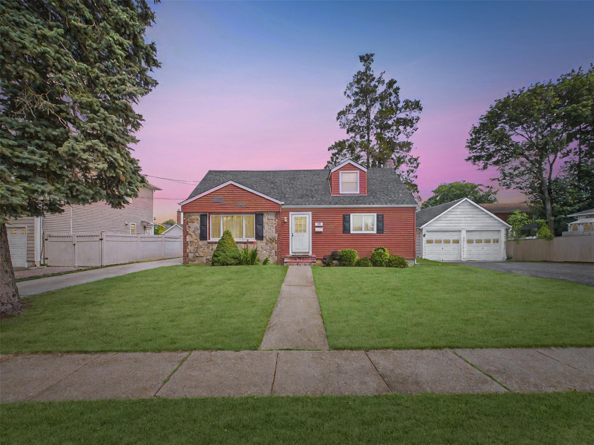 122 6th Street, Hicksville, NY 11801