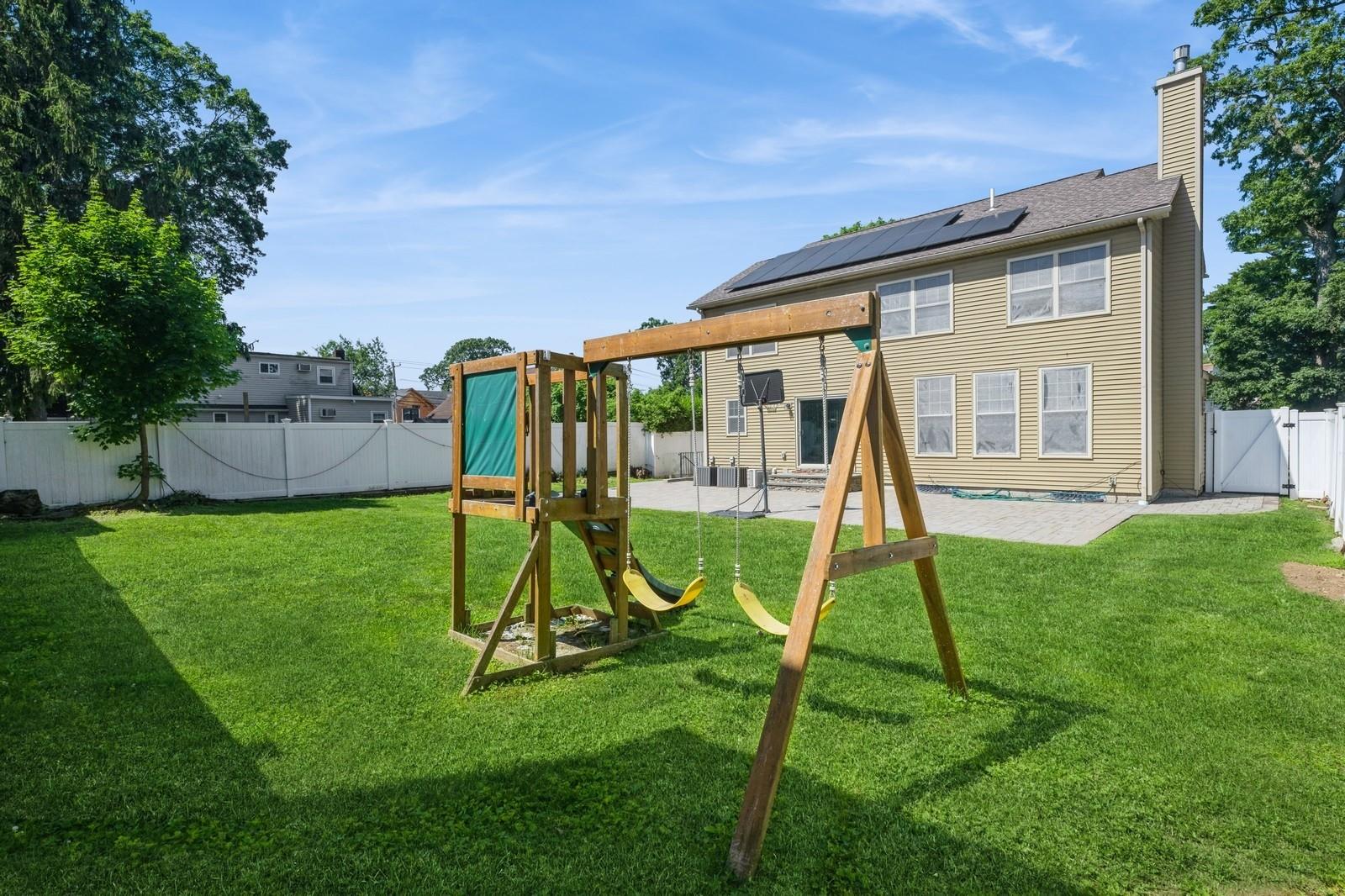 413 Robyn Place, East Meadow, NY 11554