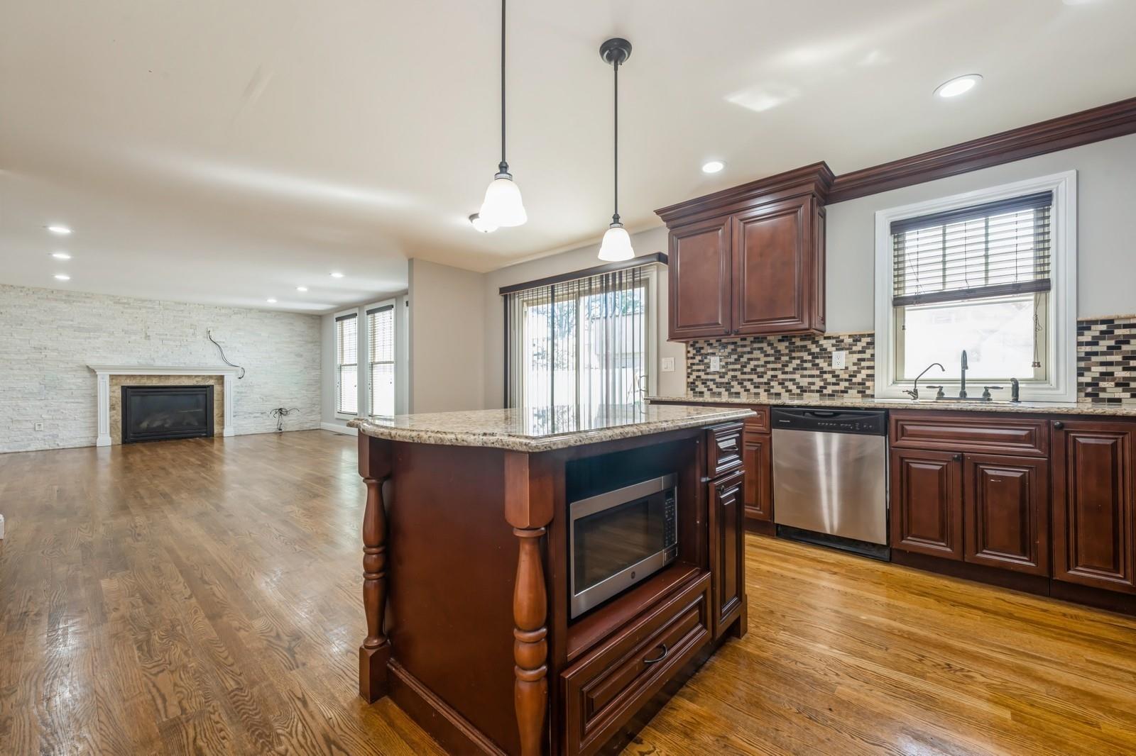 413 Robyn Place, East Meadow, NY 11554