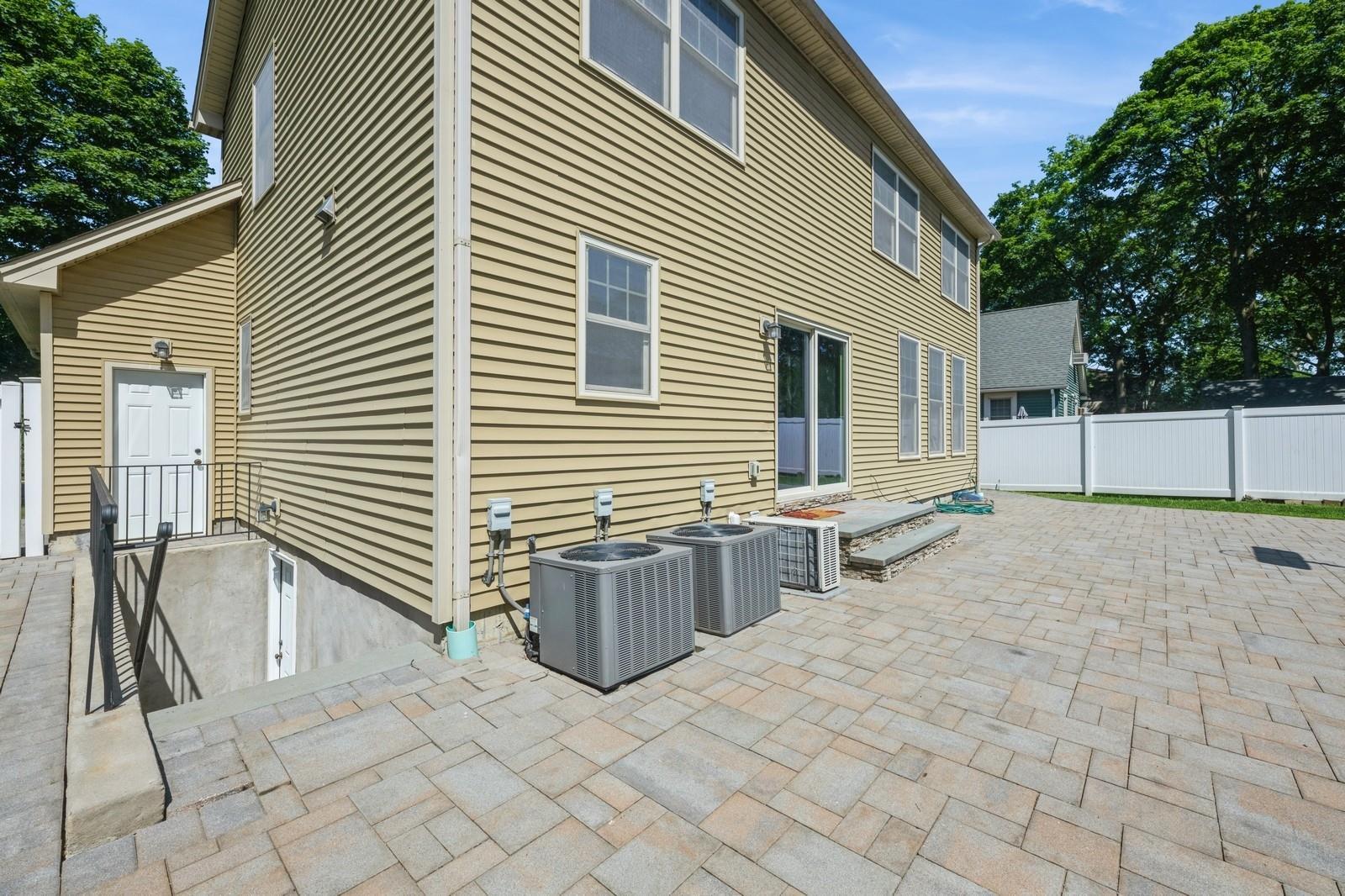 413 Robyn Place, East Meadow, NY 11554